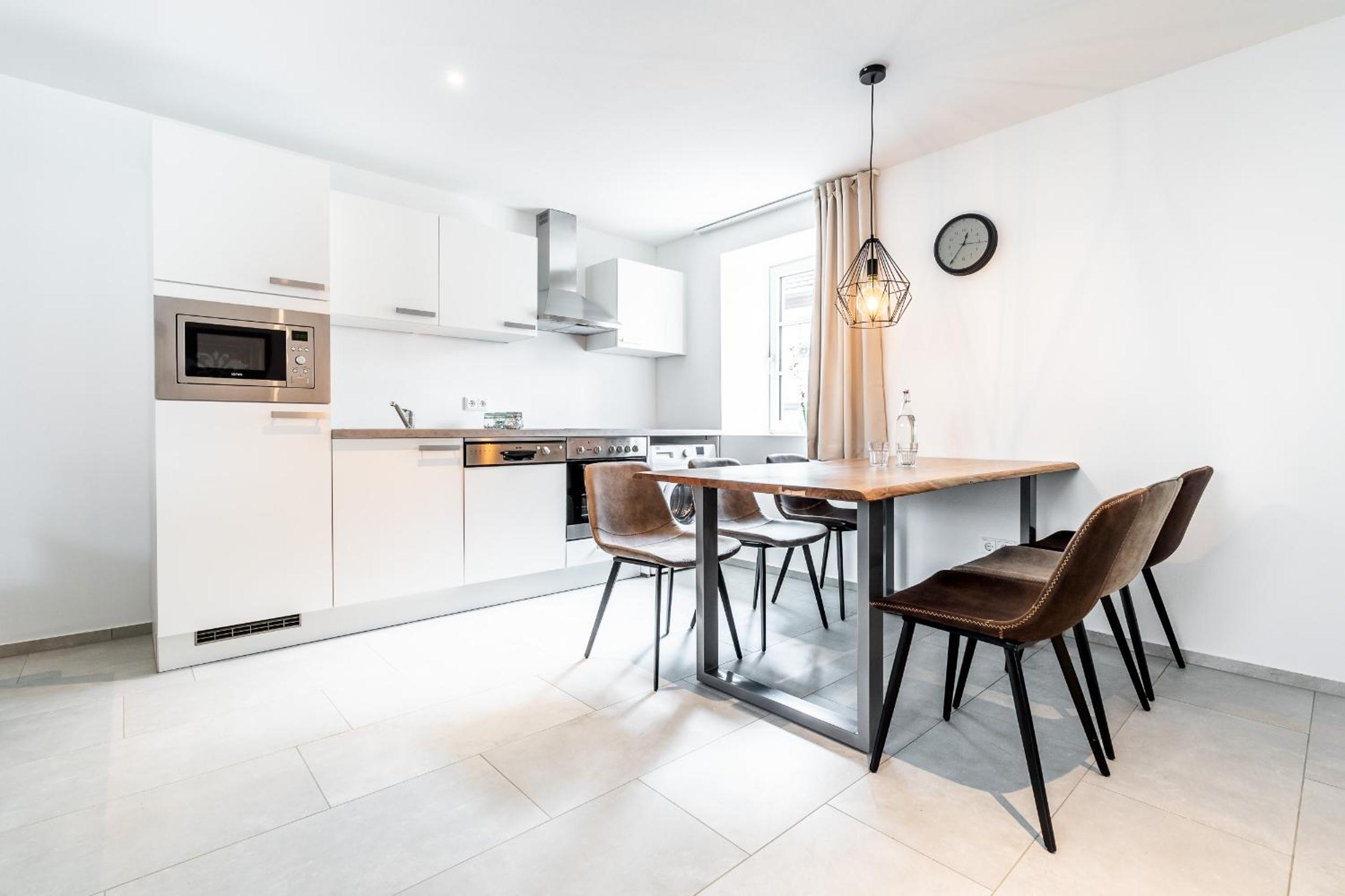 Apartment - Split Level - Photo 4
