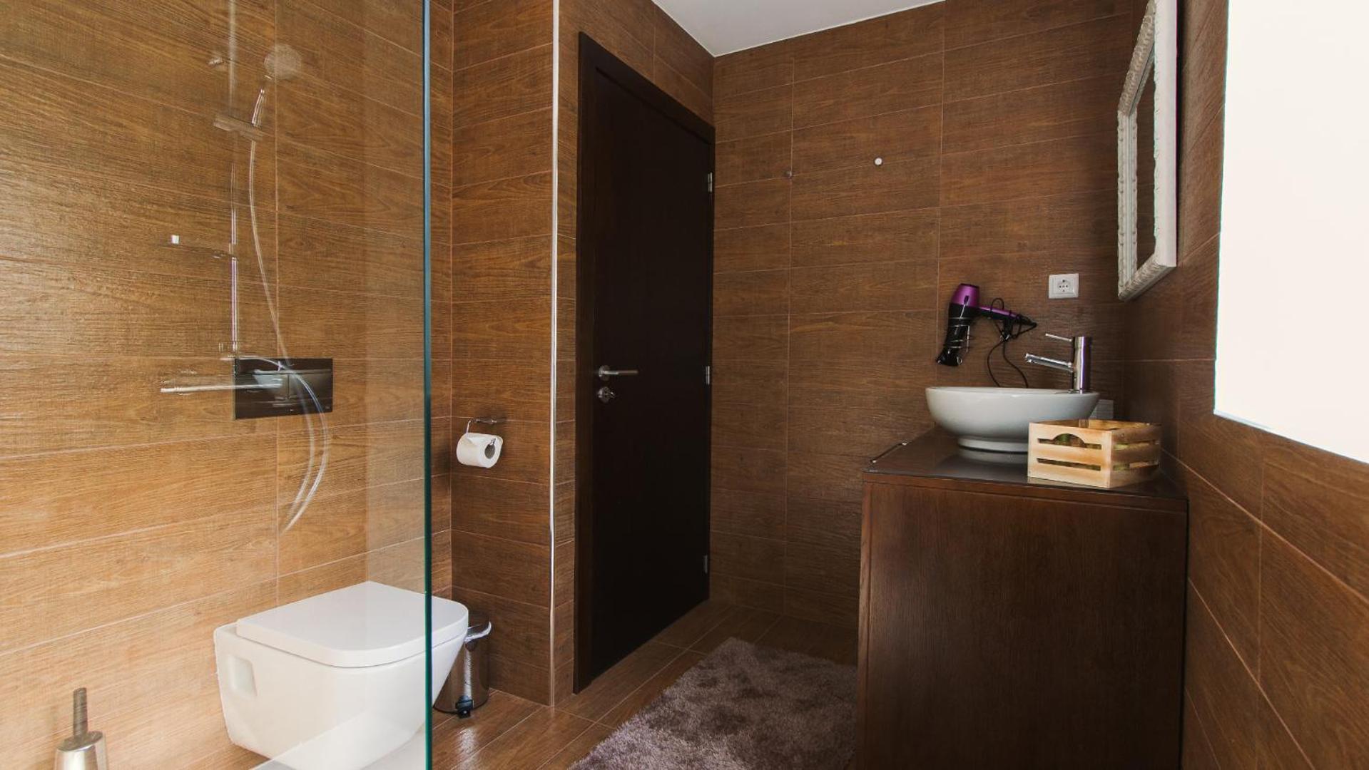One-Bedroom House photo 2