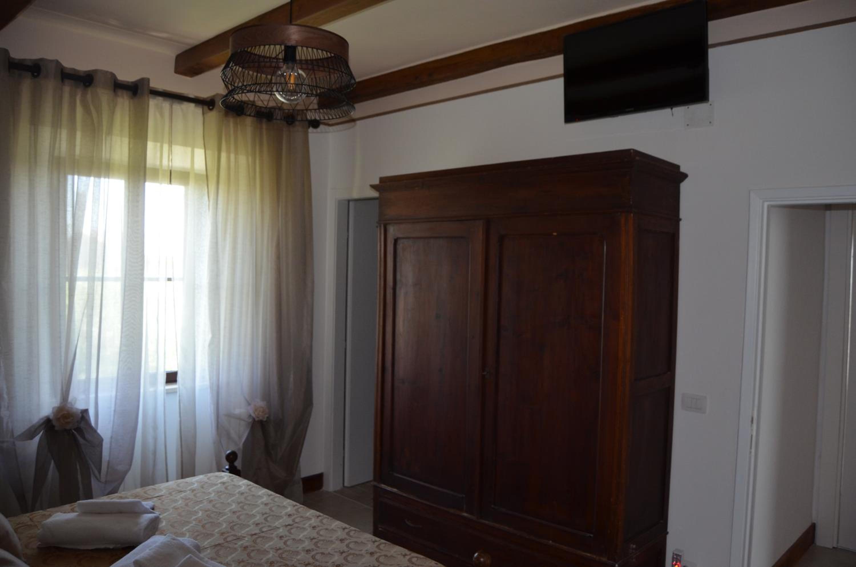 Superior Family Room - Photo 20
