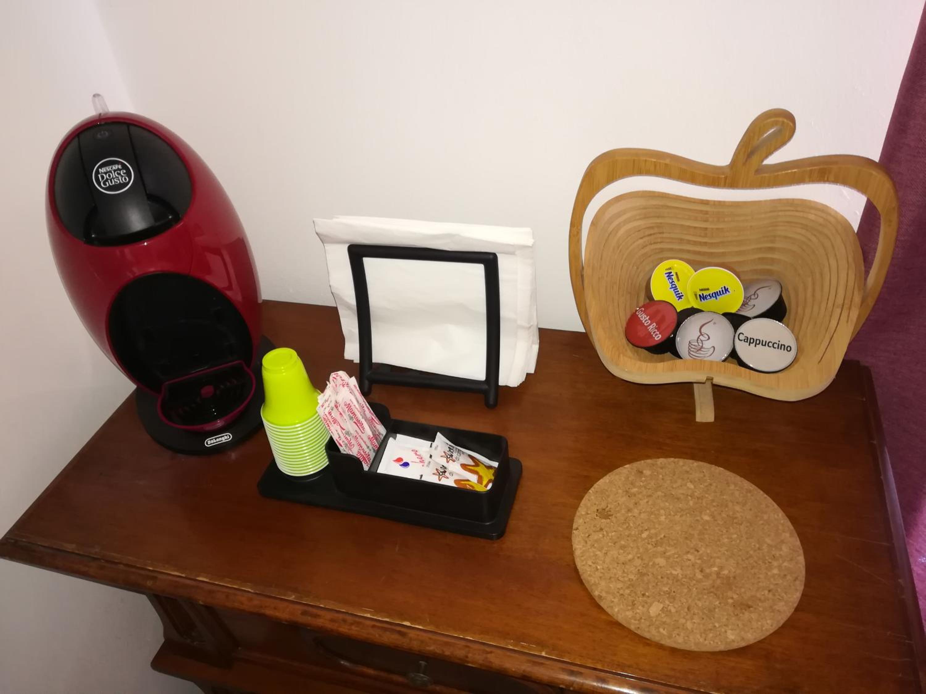 Deluxe Room (2 Adults + 1 Child) - Photo 3