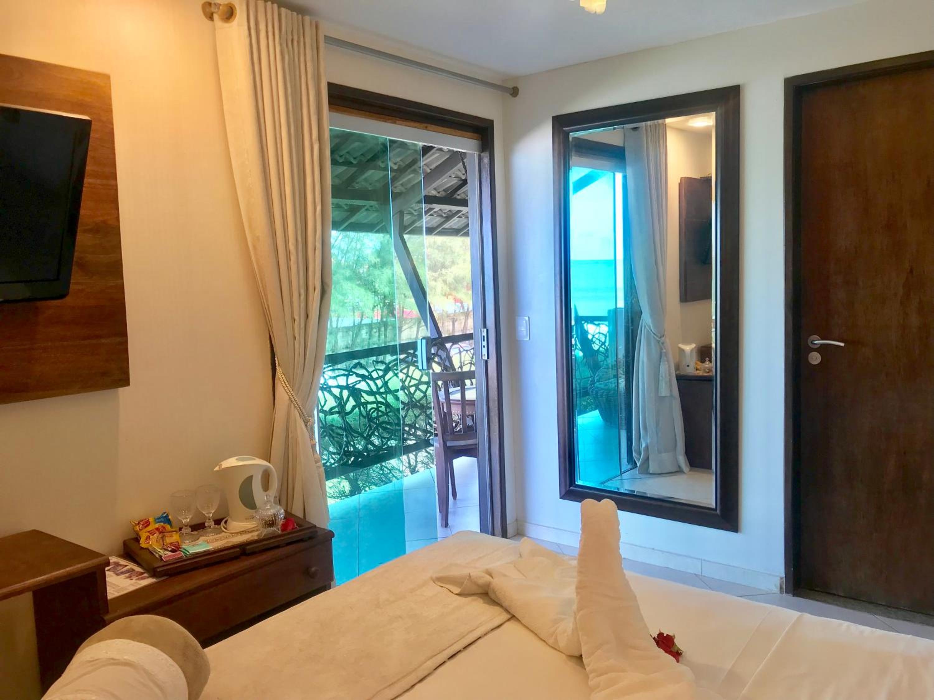 Double Room with Balcony and Side Sea View photo 1