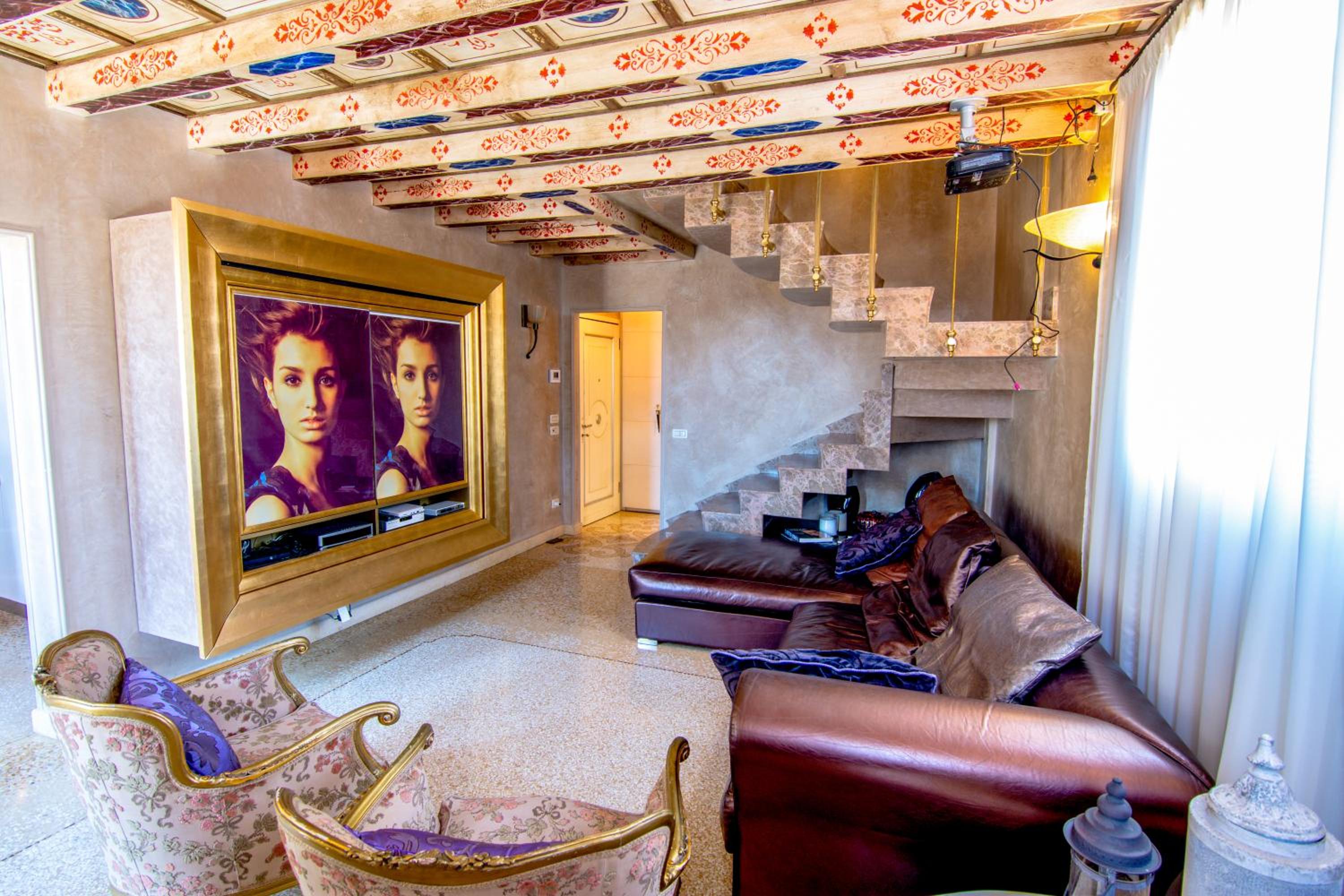 Apartment - Split Level - Photo 28
