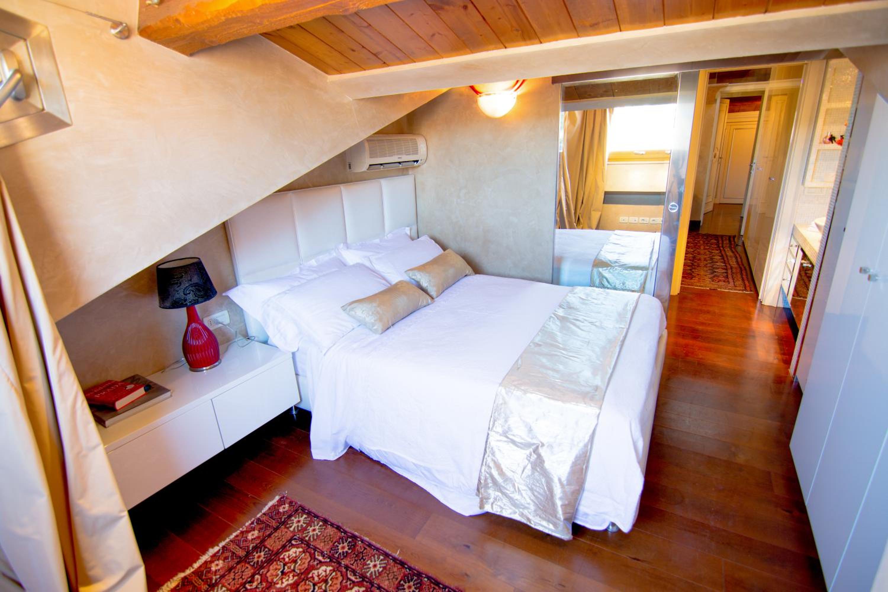 Apartment - Split Level - Photo 29