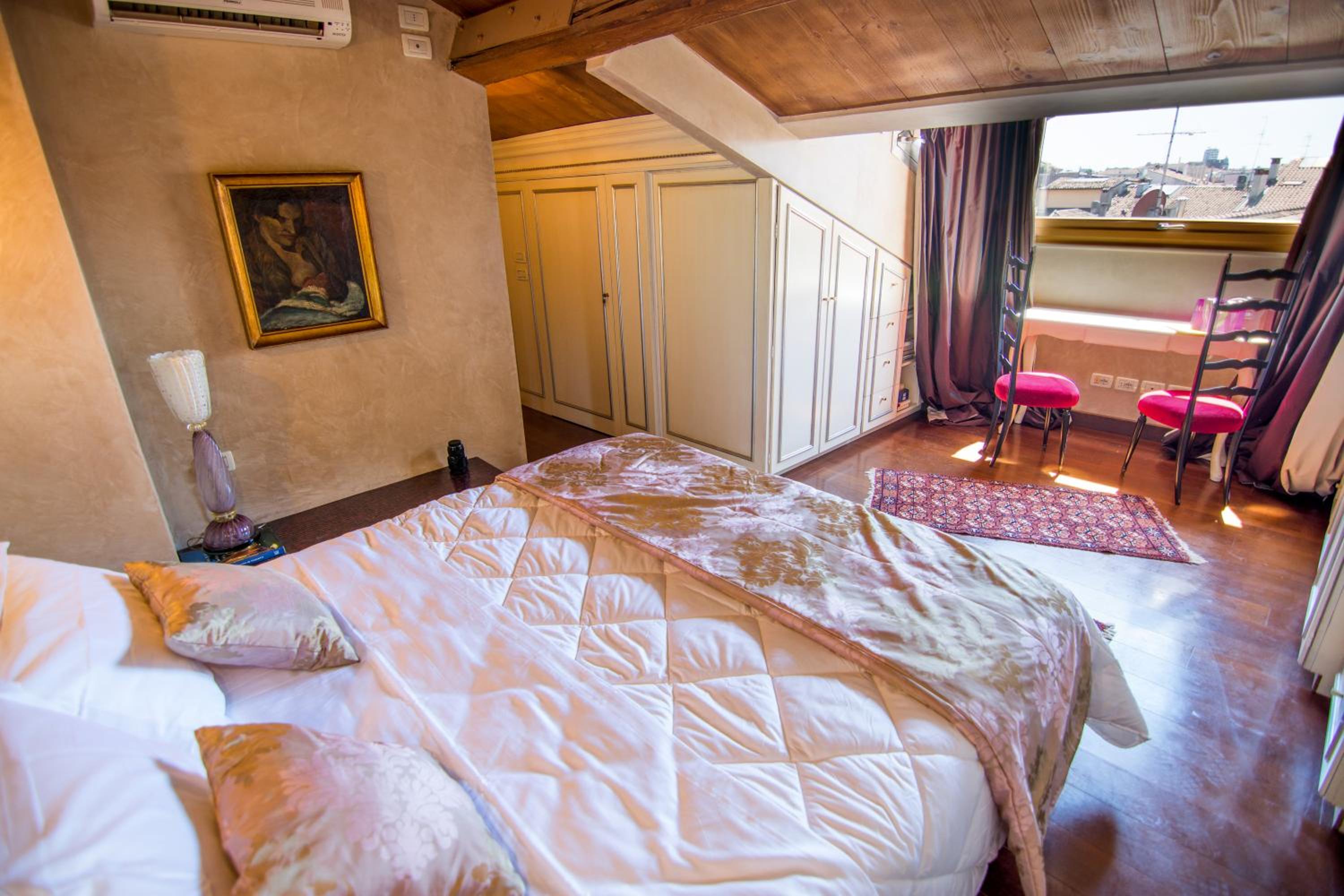 Apartment - Split Level - Photo 30