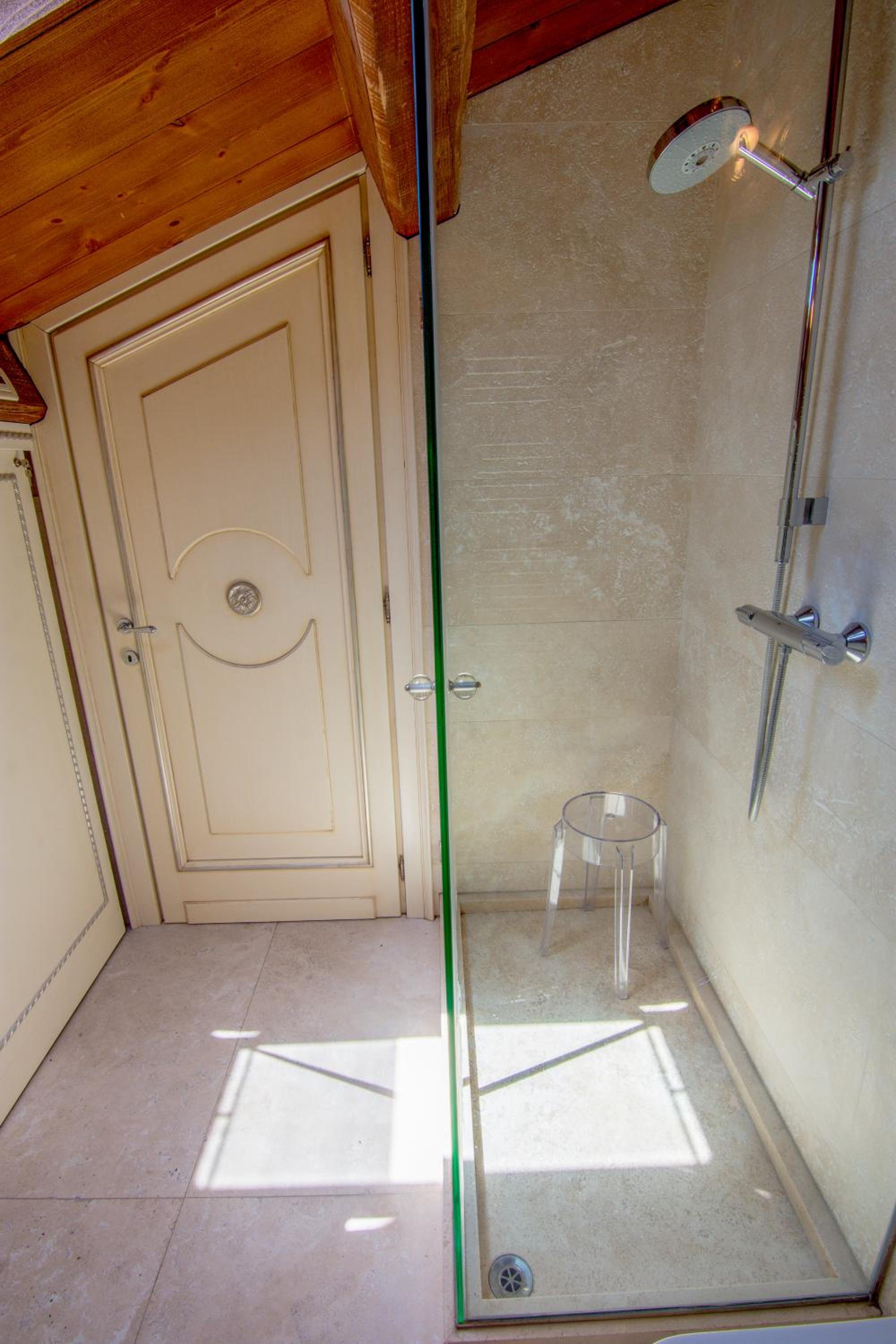 Apartment - Split Level - Photo 20
