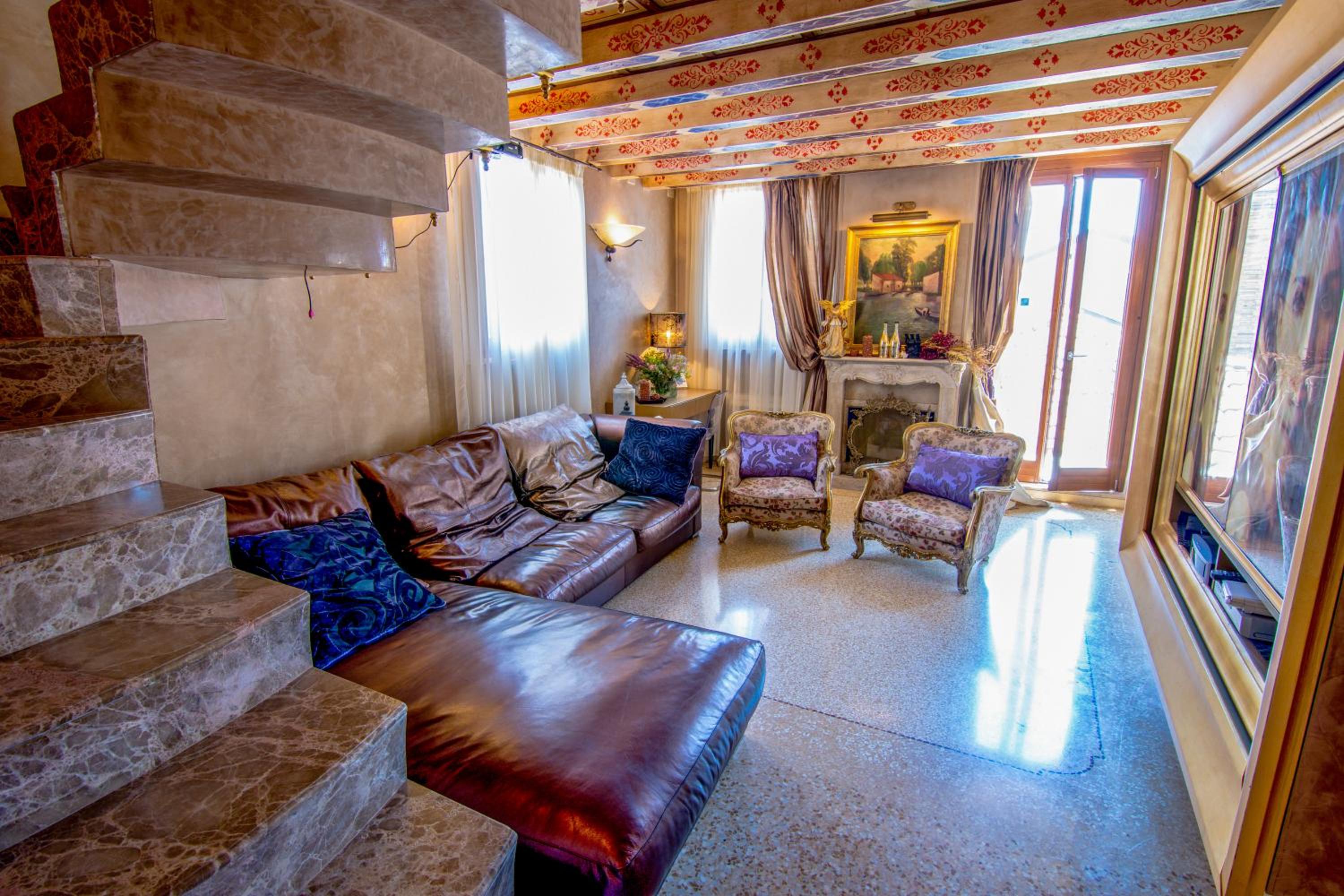Apartment - Split Level - Photo 14