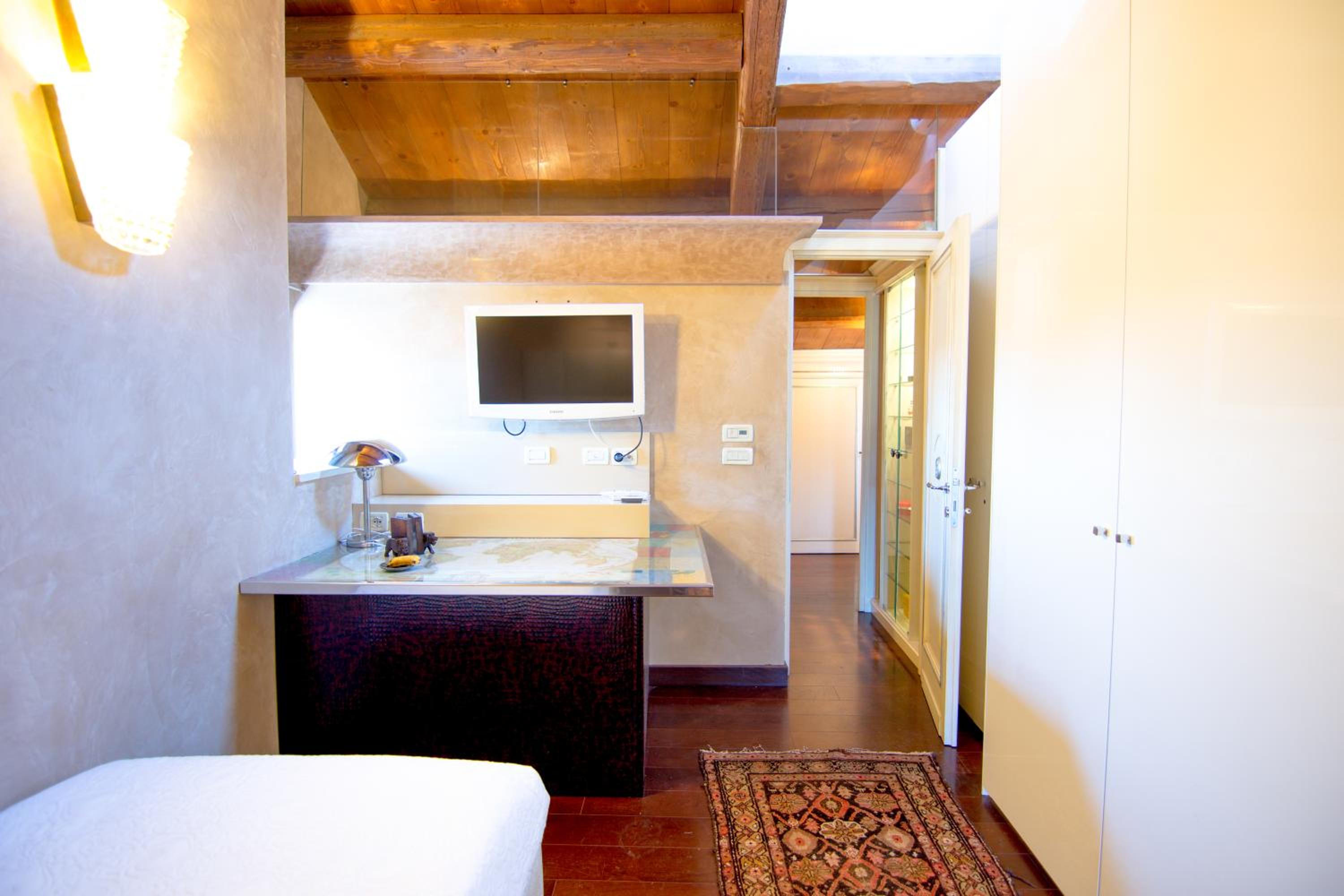 Apartment - Split Level - Photo 9