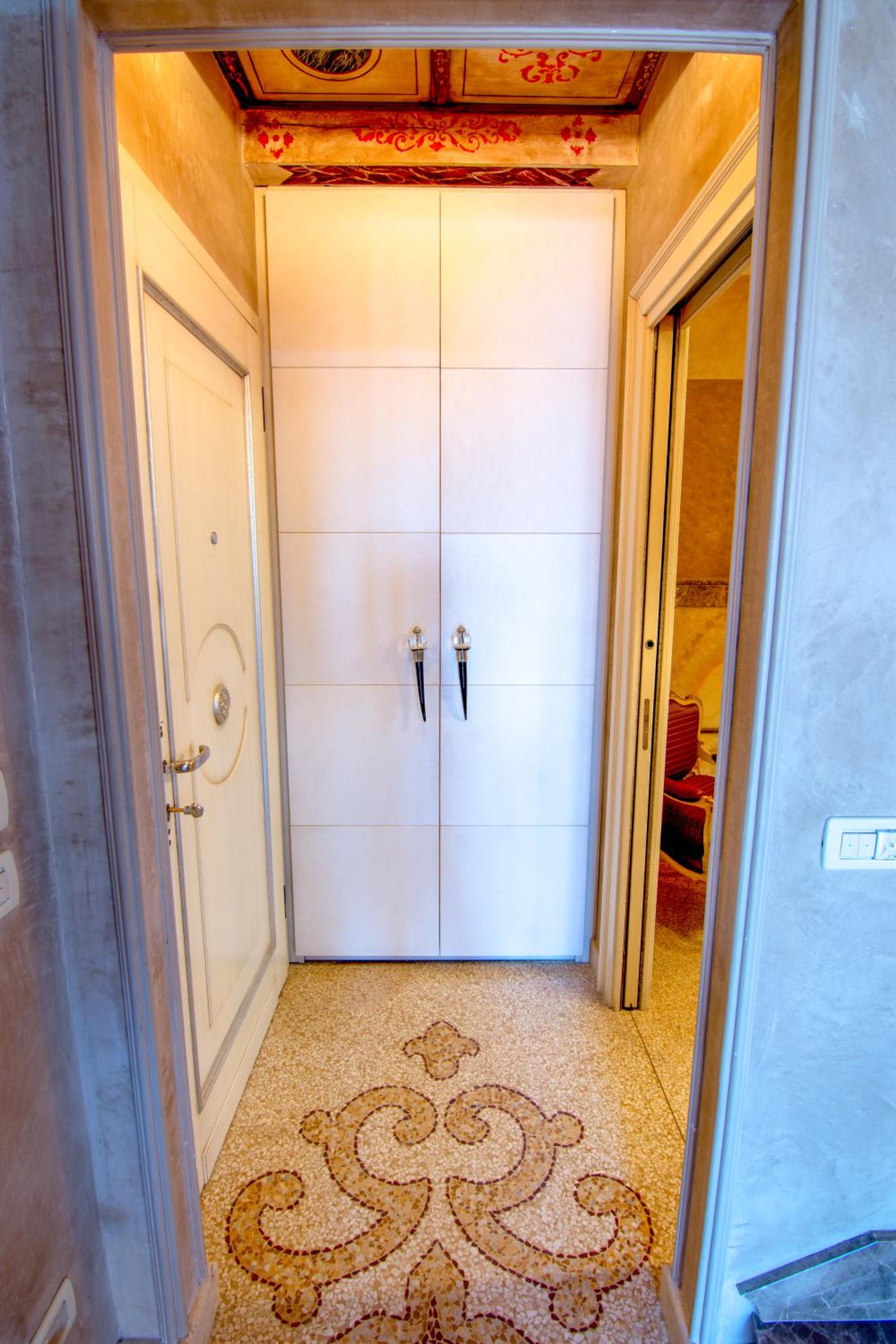 Apartment - Split Level - Photo 7