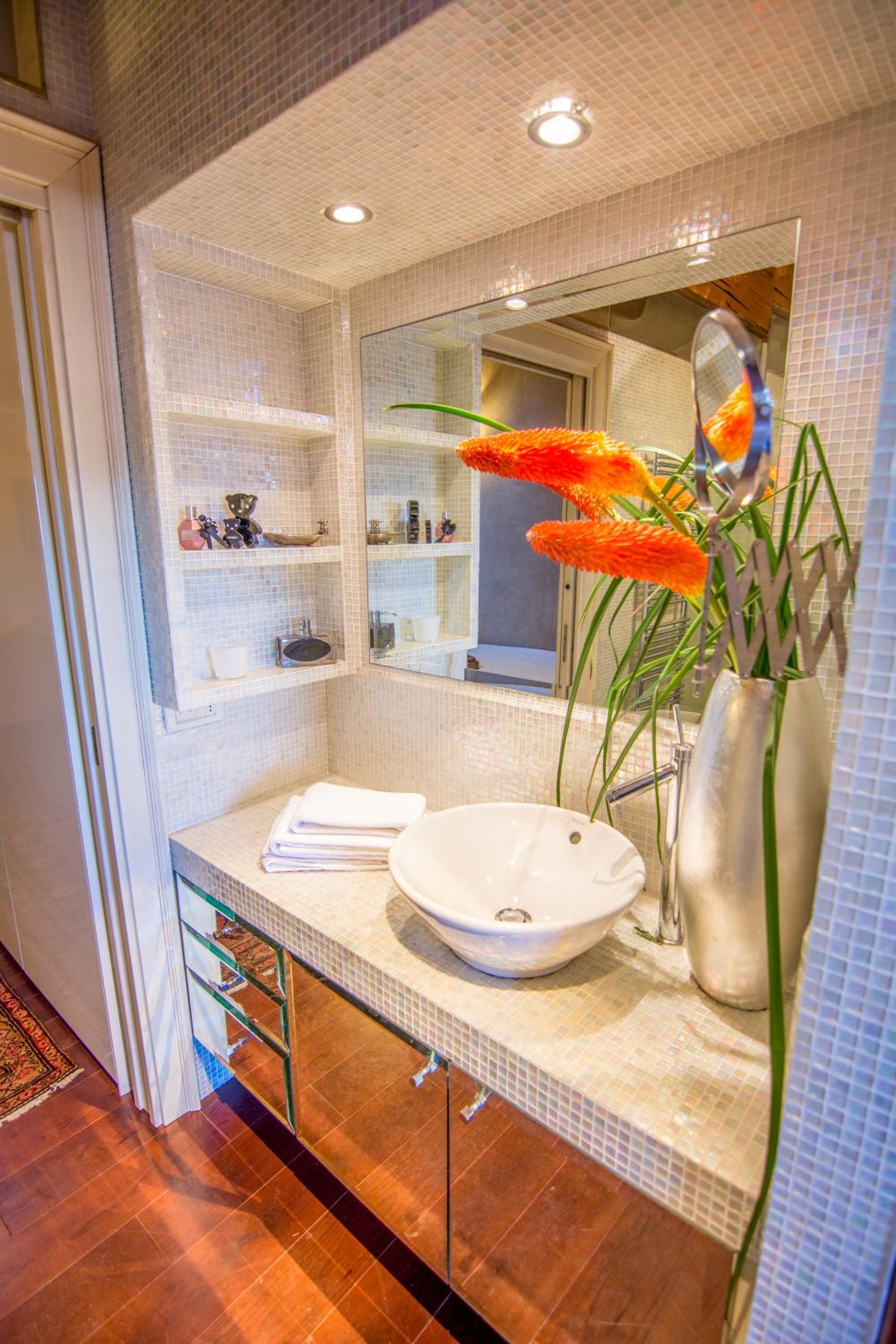 Apartment - Split Level - Photo 4