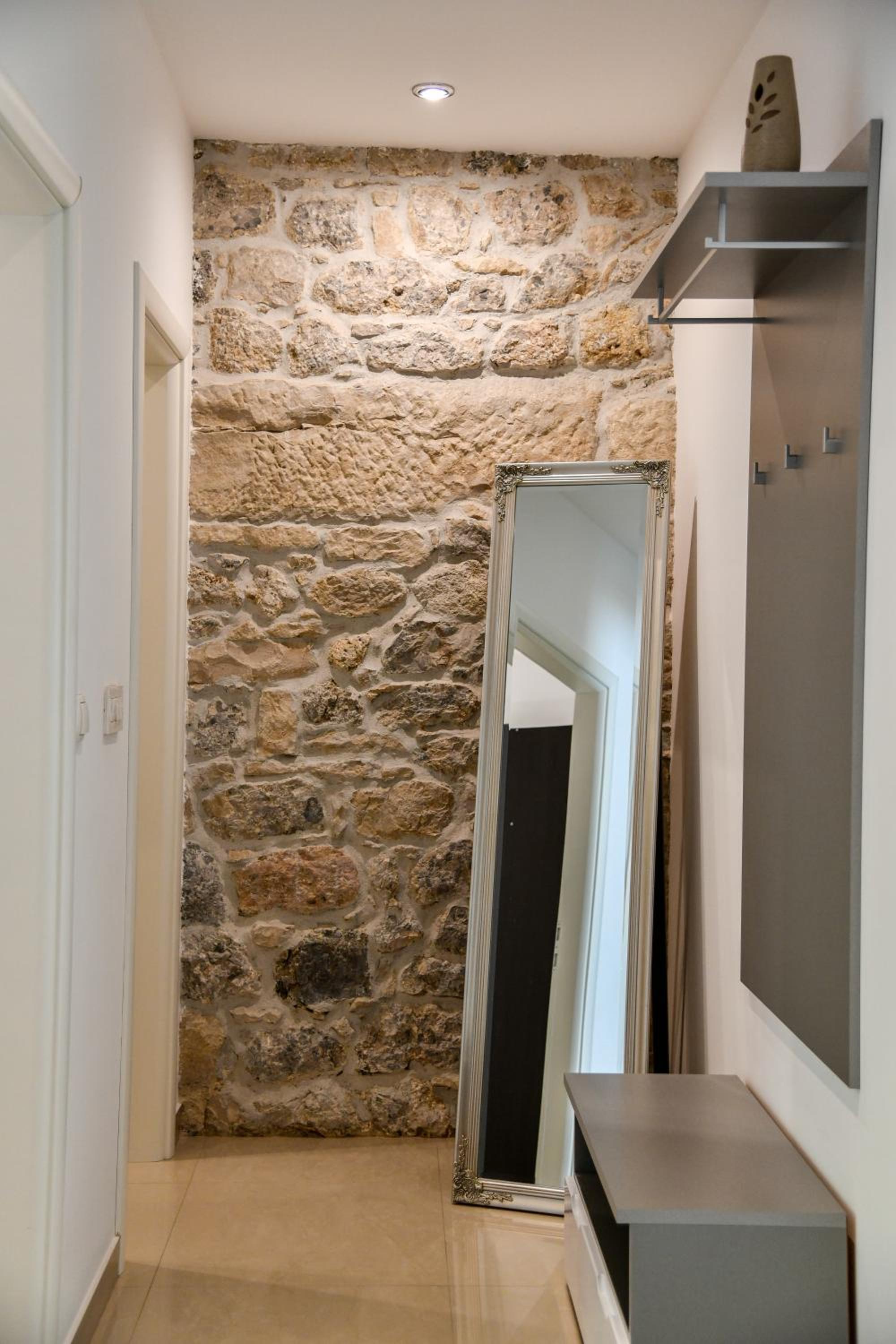 One-Bedroom Apartment - Photo 29
