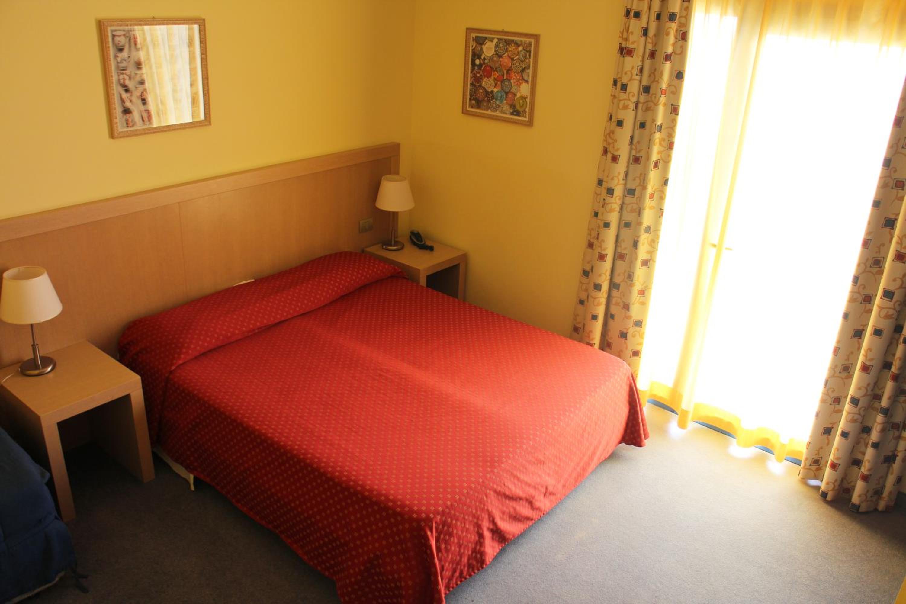 Double or Twin Room with Sea View - Photo 1