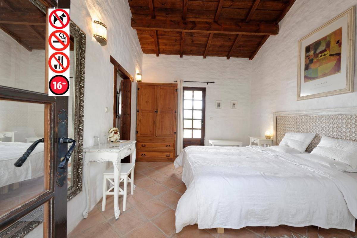 Double Room with Patio photo 1