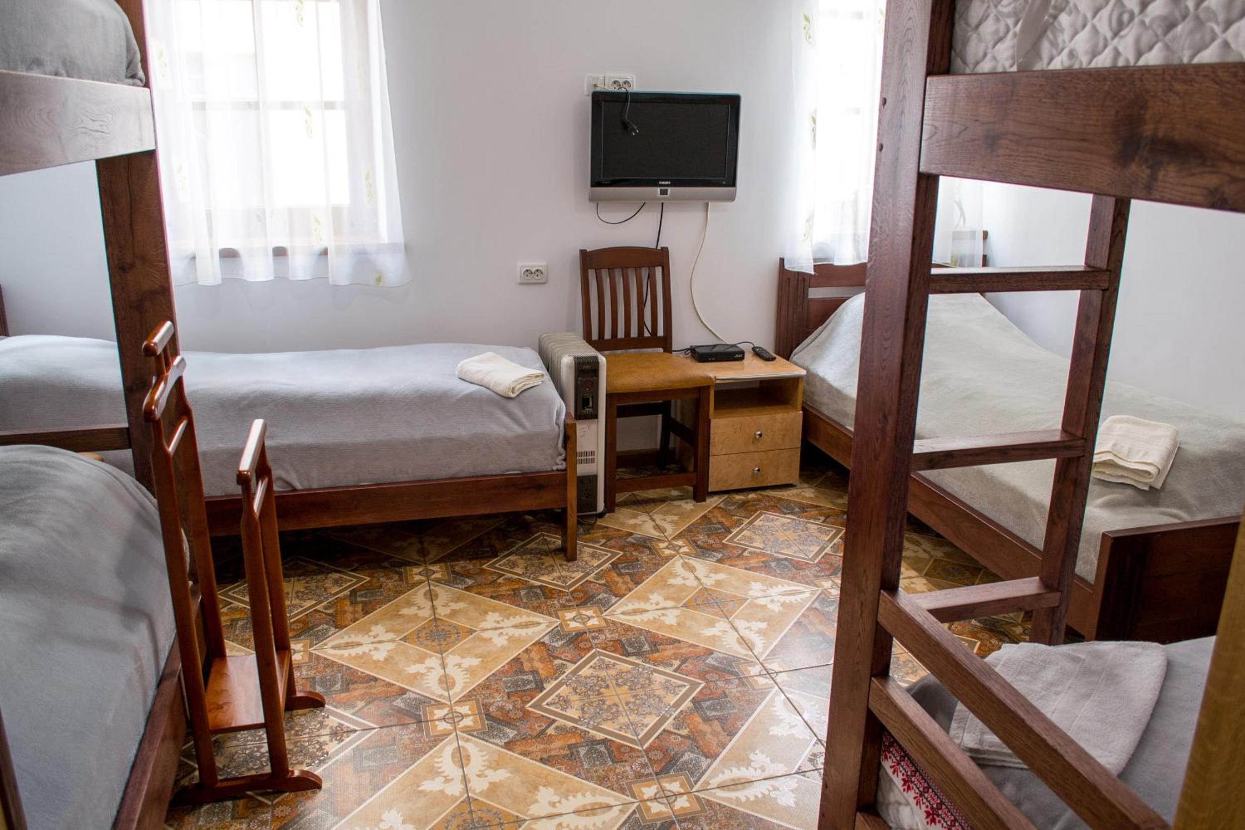 Bed in 6-Bed Mixed Dormitory Room photo 1