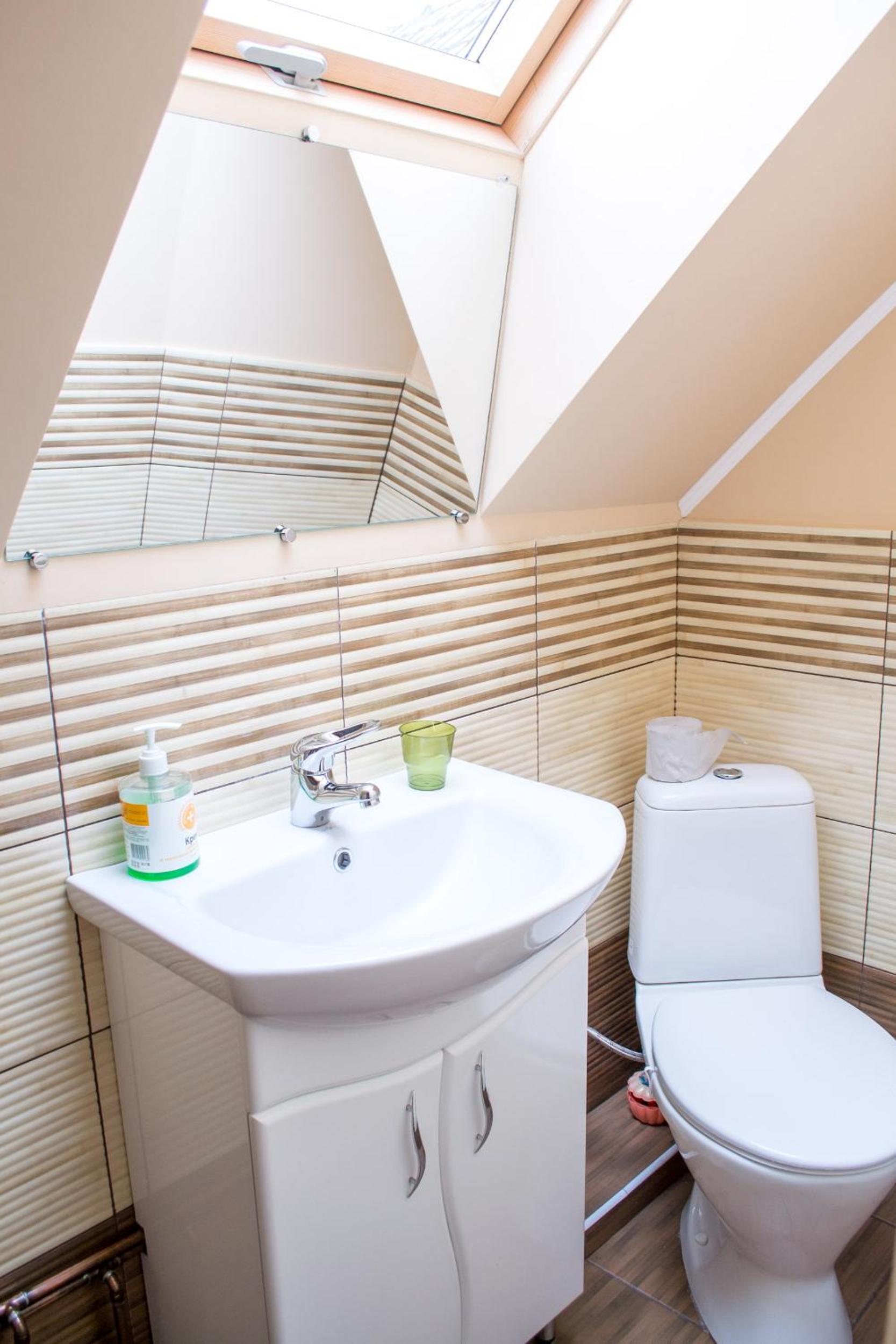 Quadruple Room with Private Bathroom photo 3