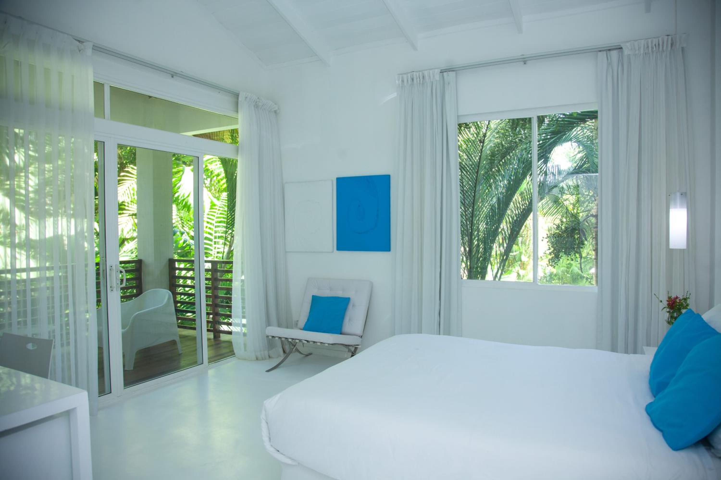 Deluxe Room King Bed - Photo 3