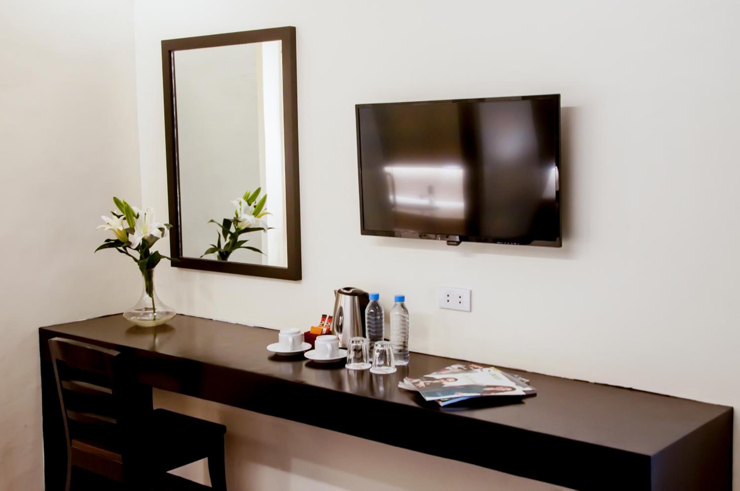 Suite with City View - Photo 3