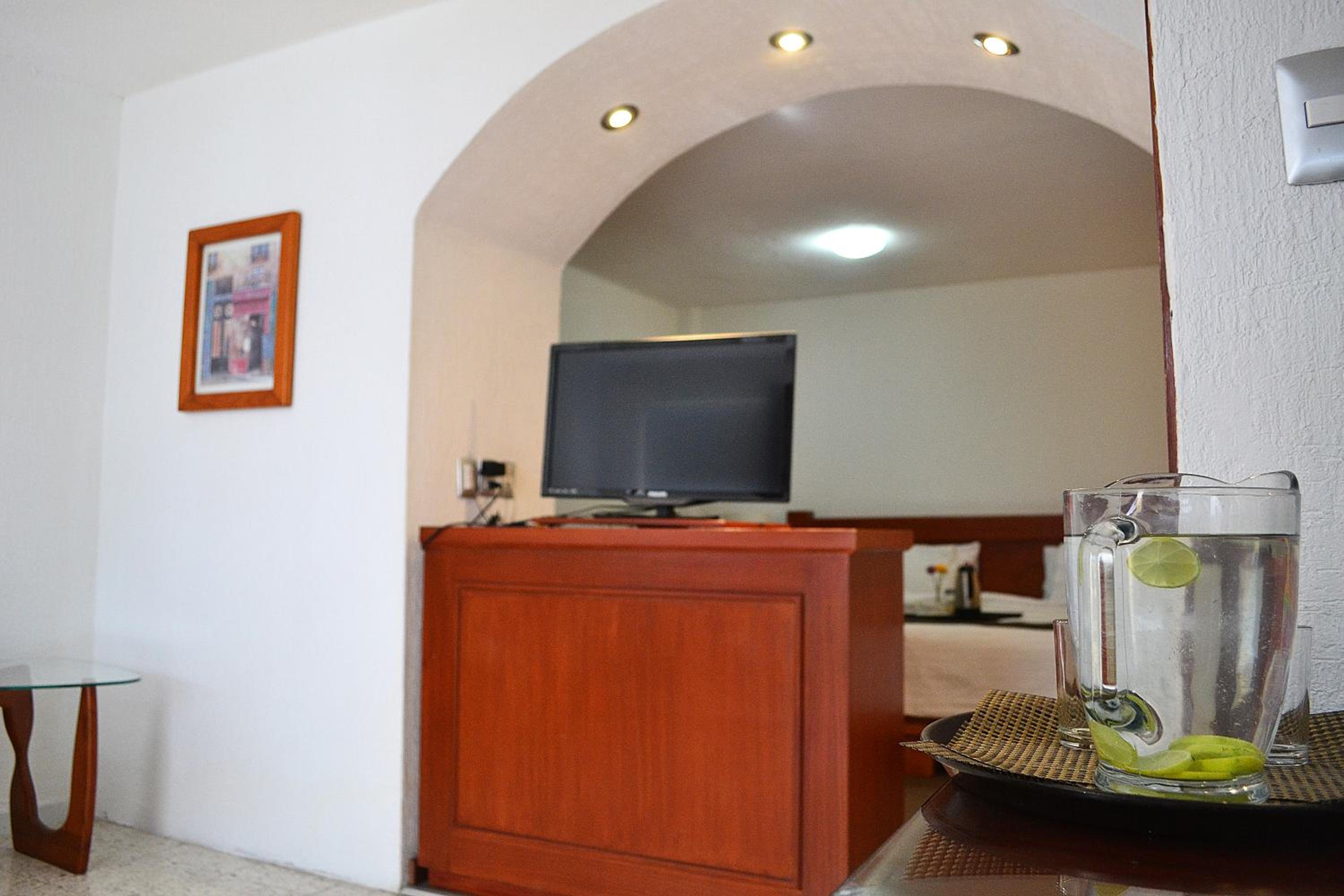 Executive Suite - Photo 7