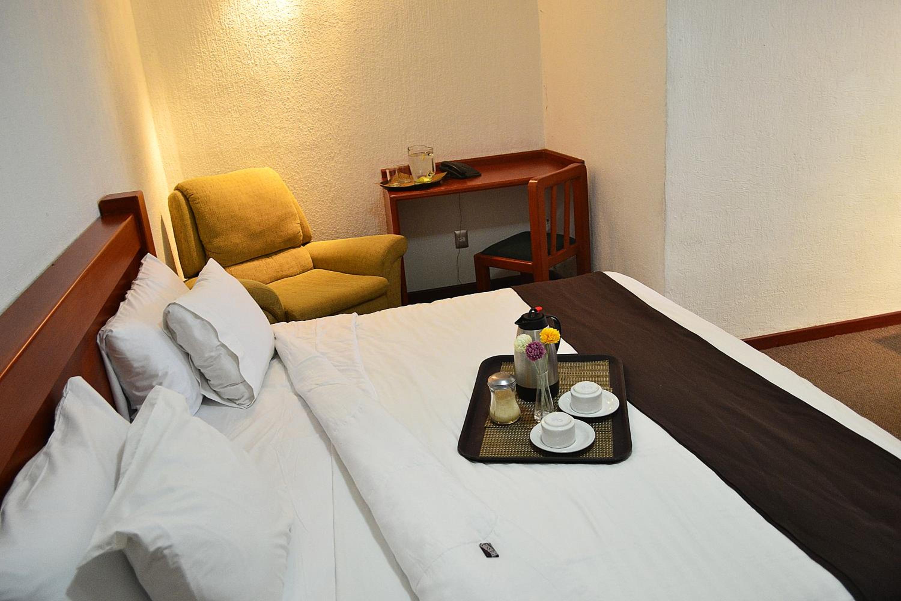 Executive Suite - Photo 5