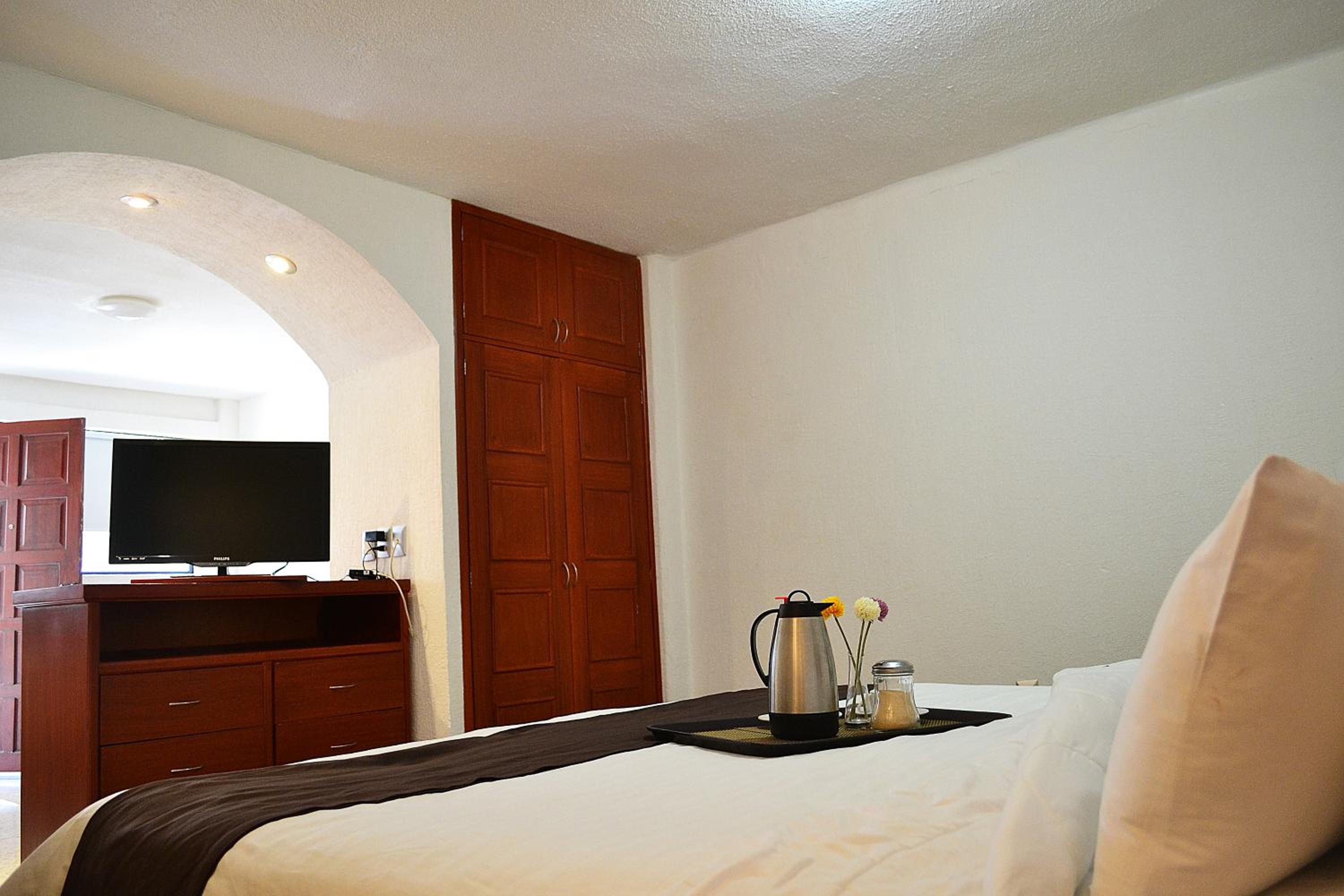 Executive Suite - Photo 3