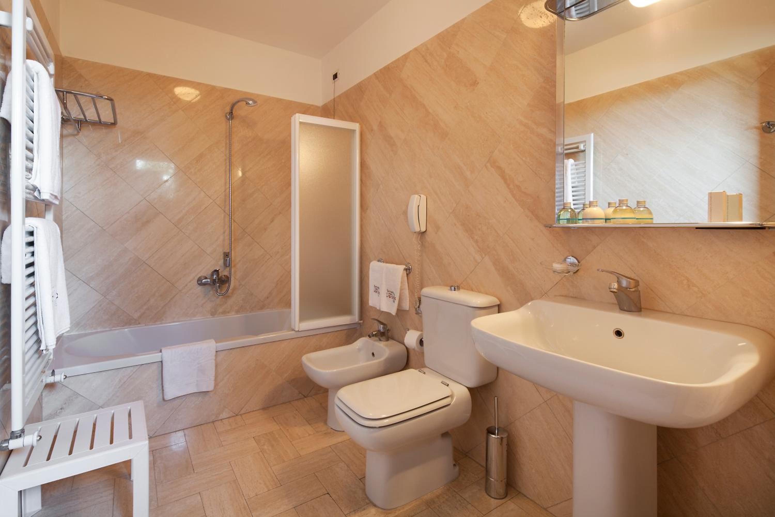 Suite with Terrace - Photo 9