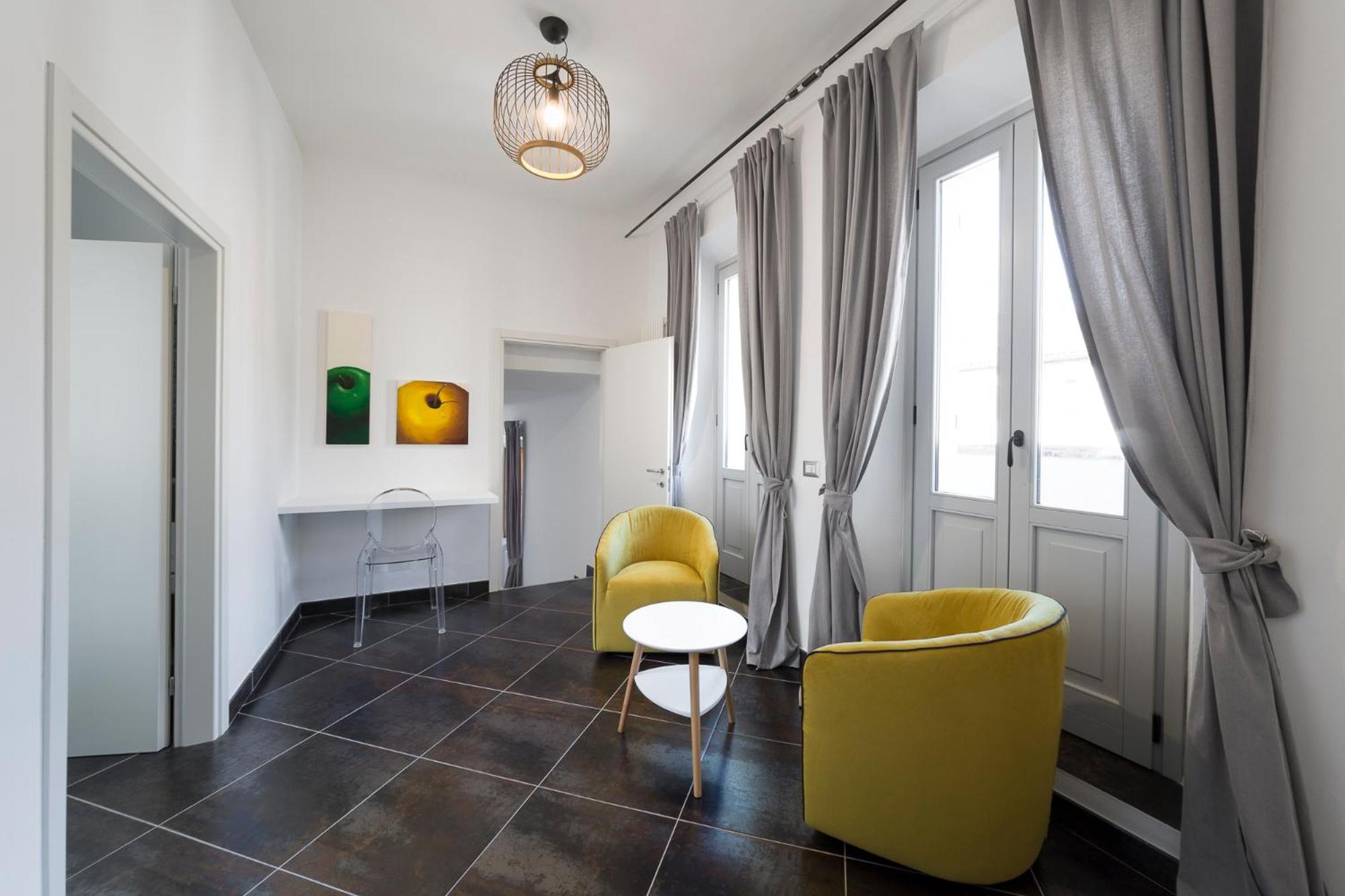 Suite with Balcony - Photo 5