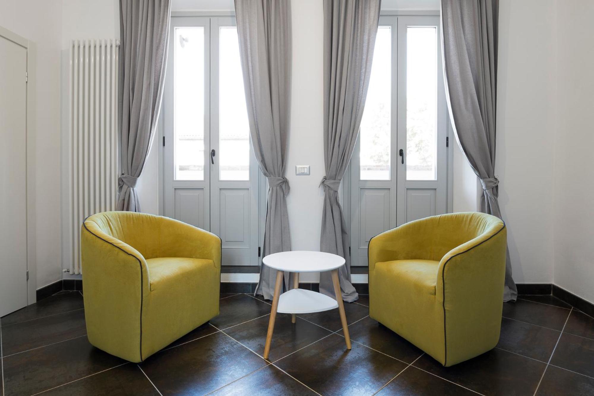 Suite with Balcony - Photo 4
