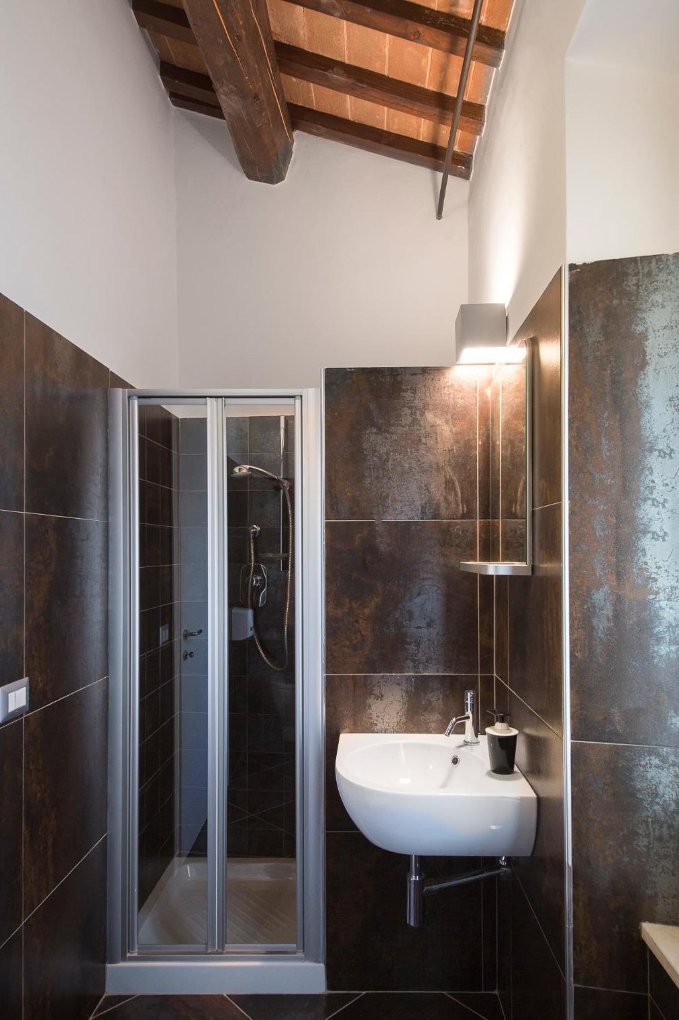 Suite with Balcony - Photo 2