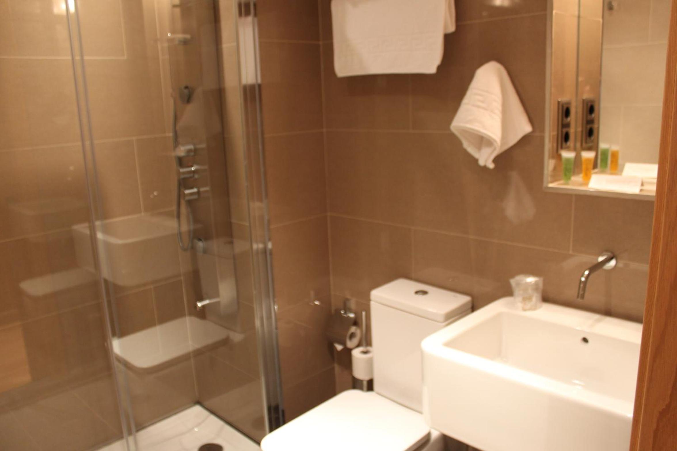 Double or Twin Room - Photo 6
