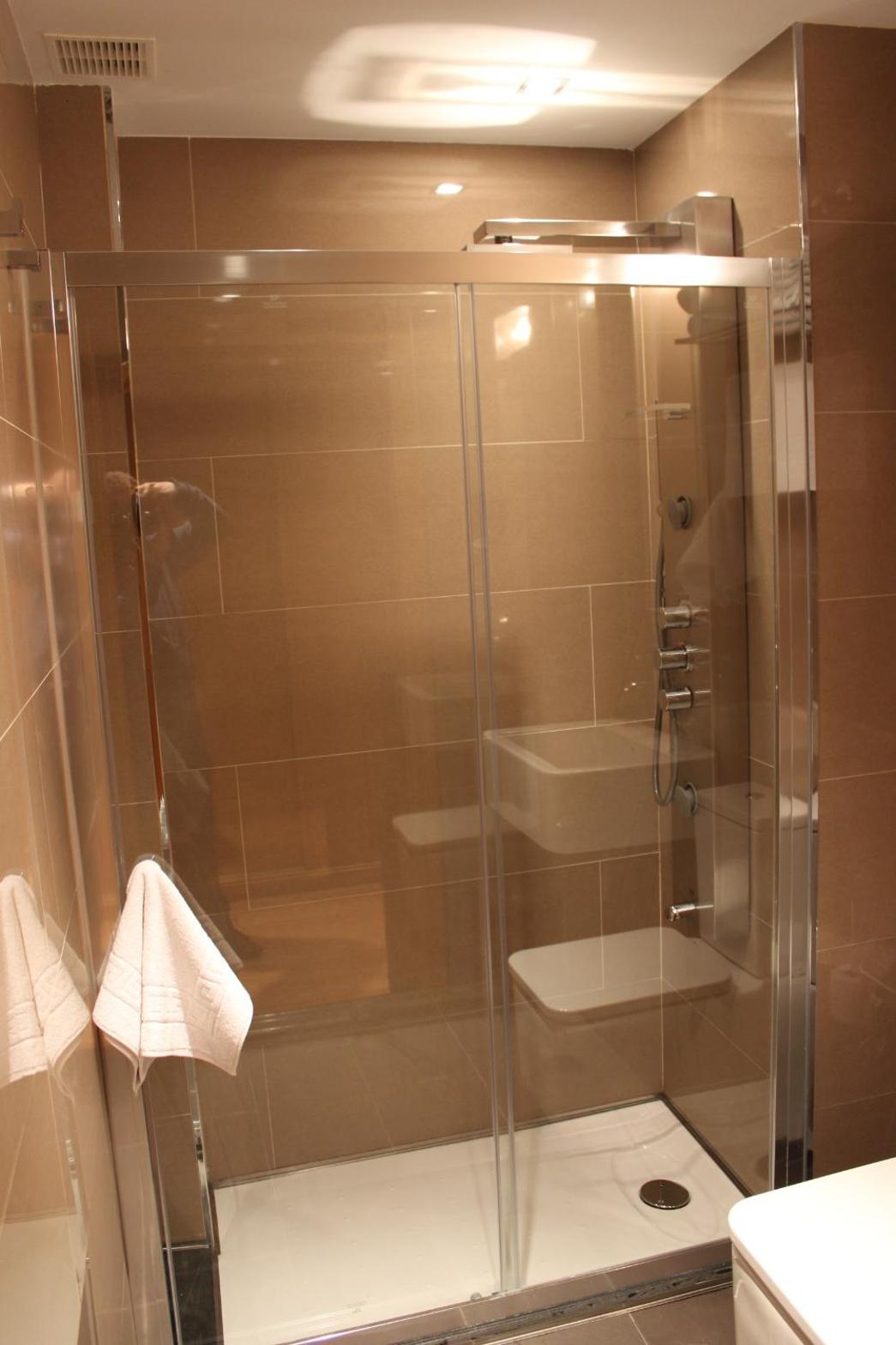Double or Twin Room - Photo 28