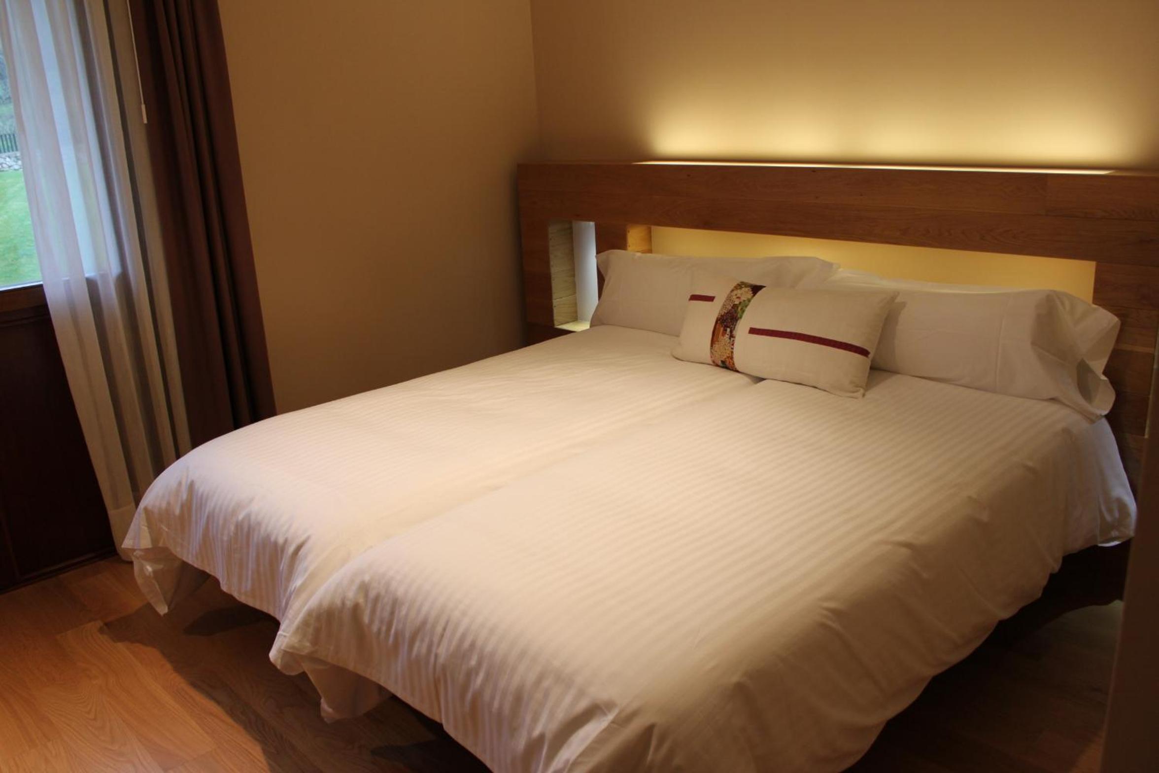 Double or Twin Room - Photo 9