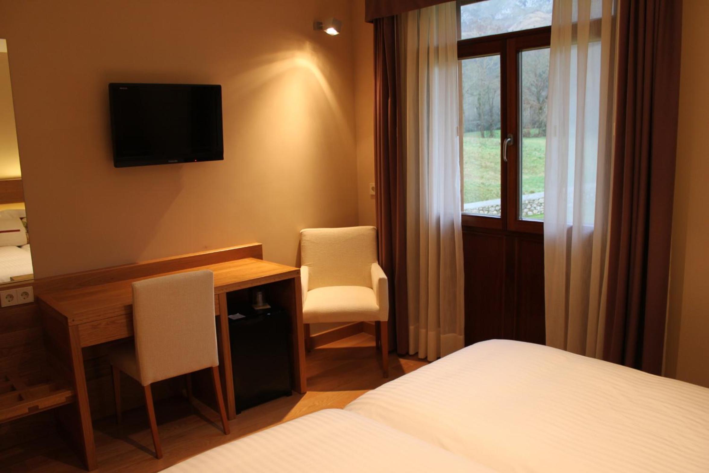 Double or Twin Room - Photo 10