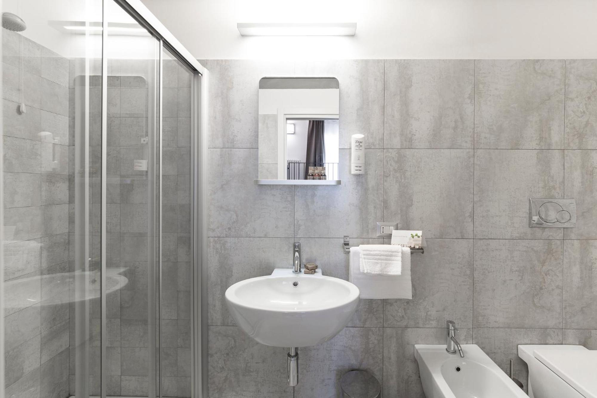Two-Bedroom Suite - Photo 3
