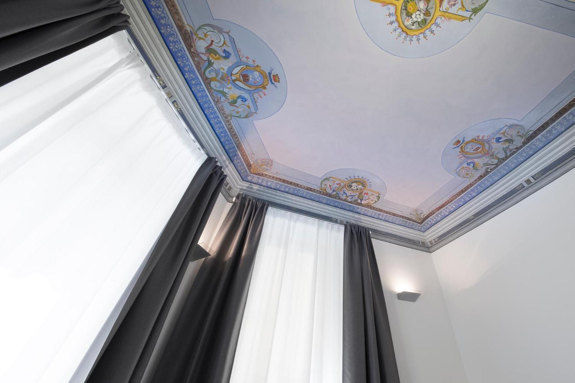 Superior Suite - Photo 2