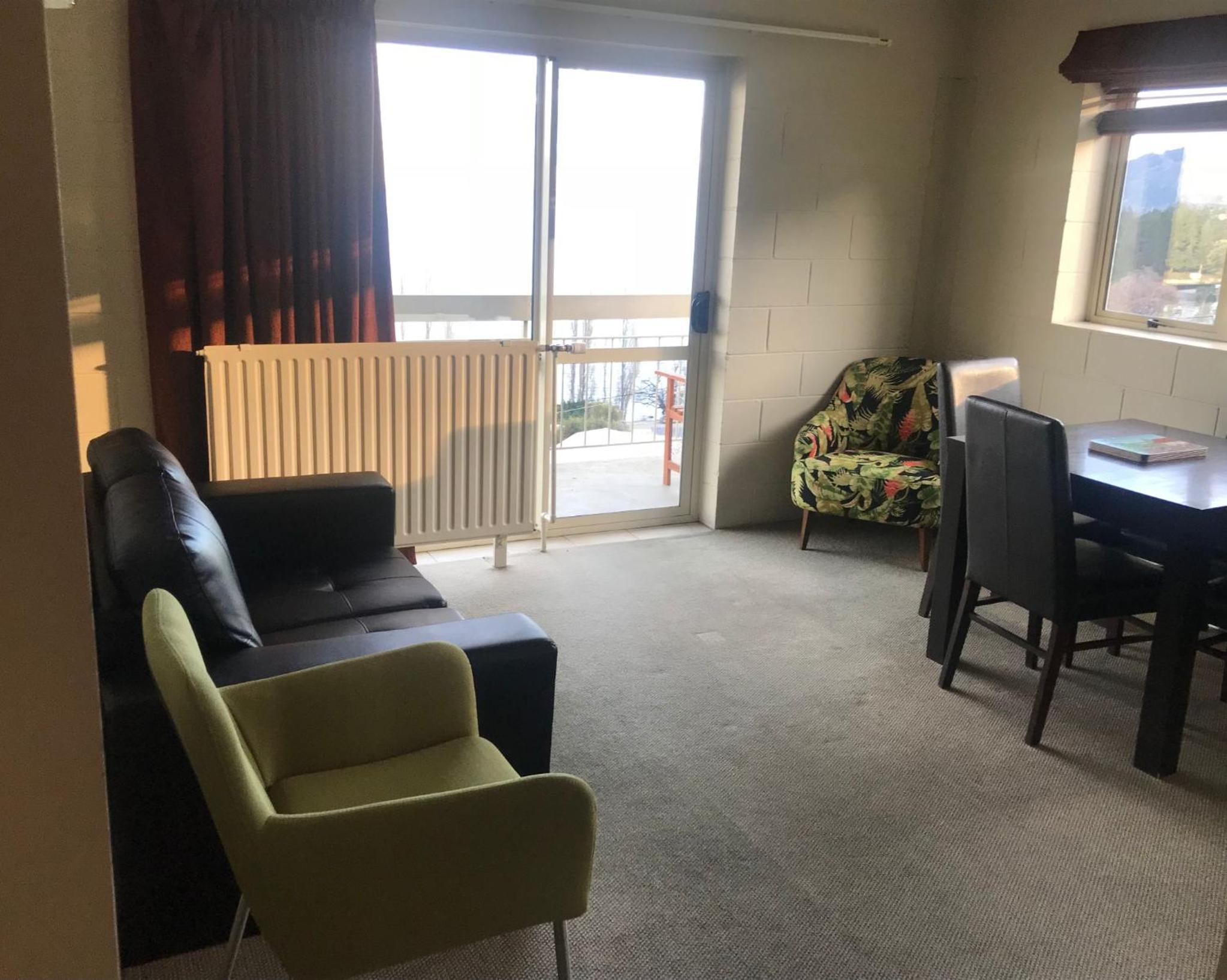 Lakeview Two bedroom studio with Kitchenette - Photo 7