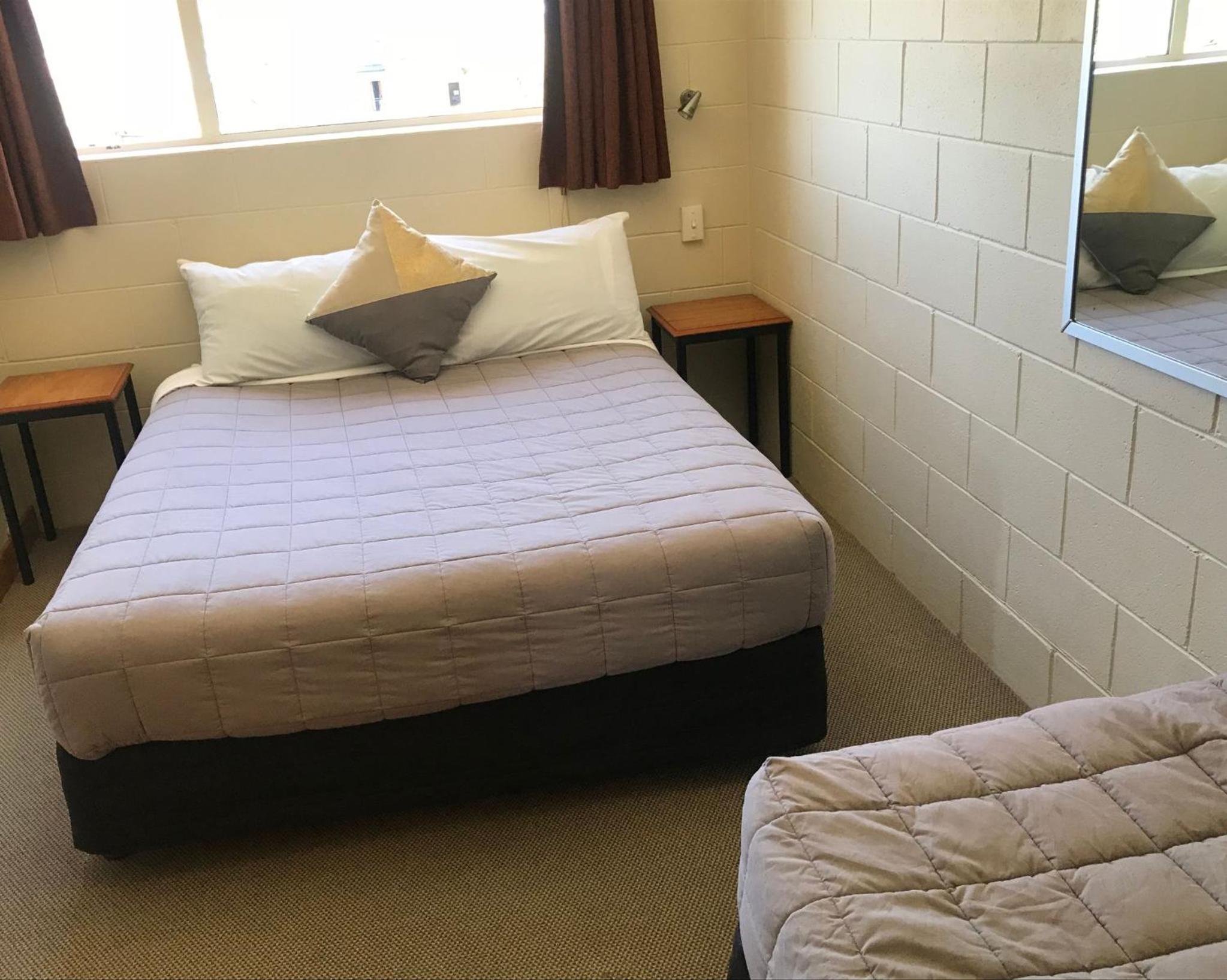 Lakeview Two bedroom studio with Kitchenette - Photo 3