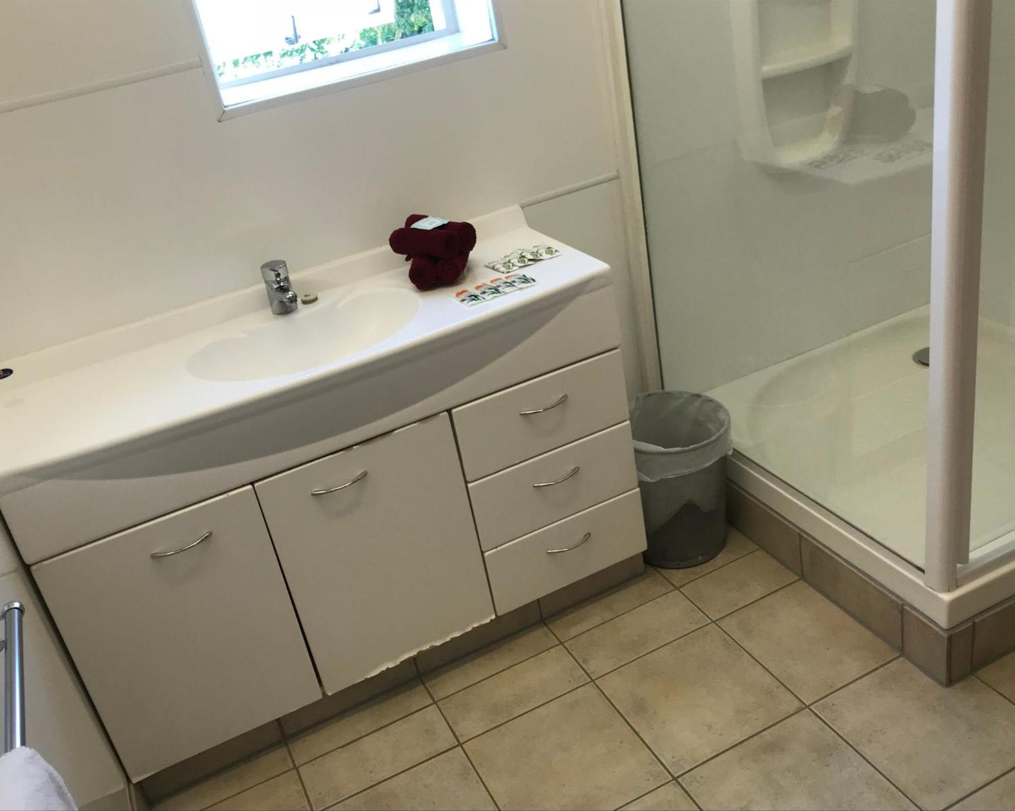 Lakeview Two bedroom studio with Kitchenette - Photo 4
