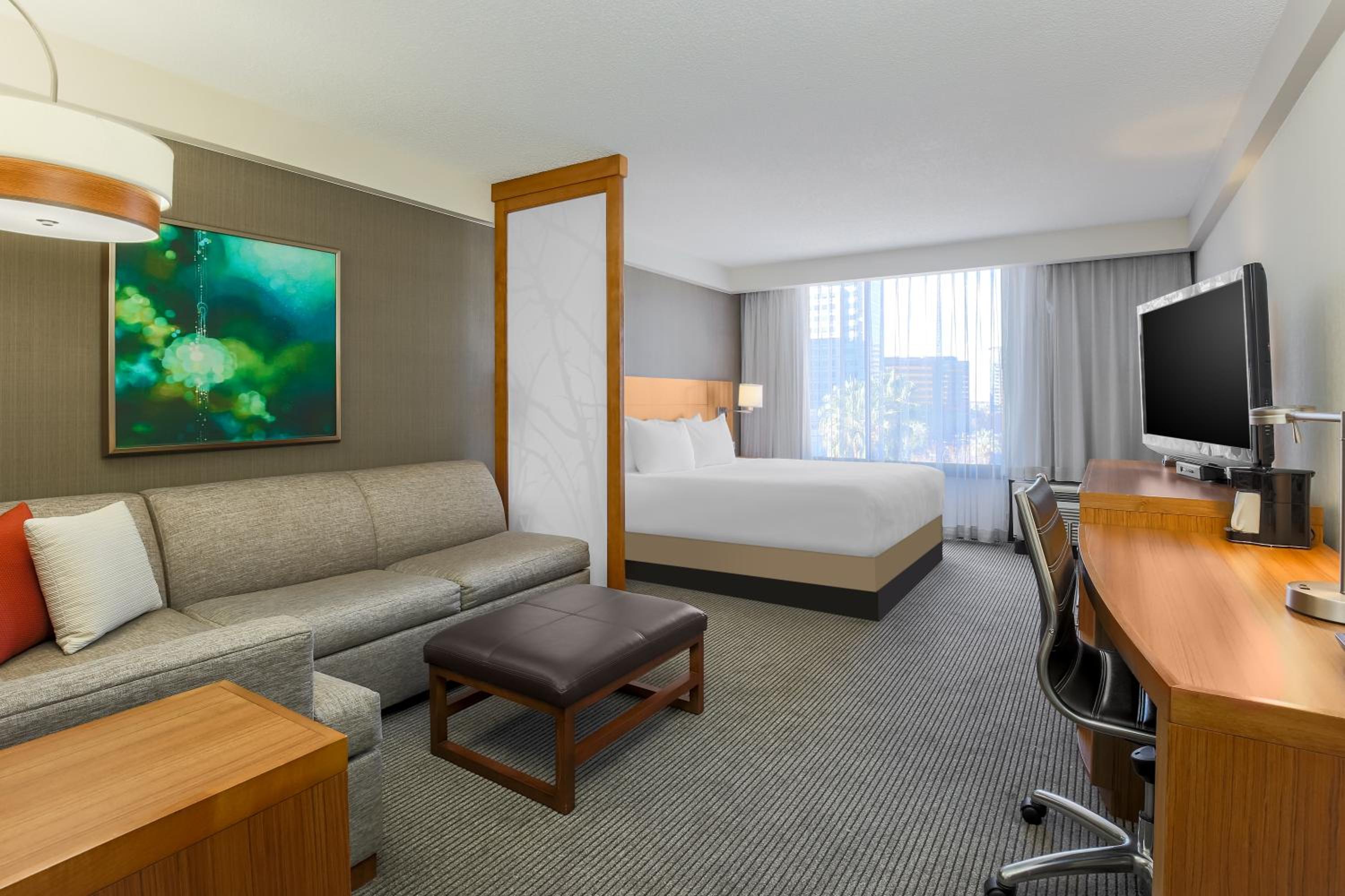 King Room with Sofa Bed - High Floor - Photo 3