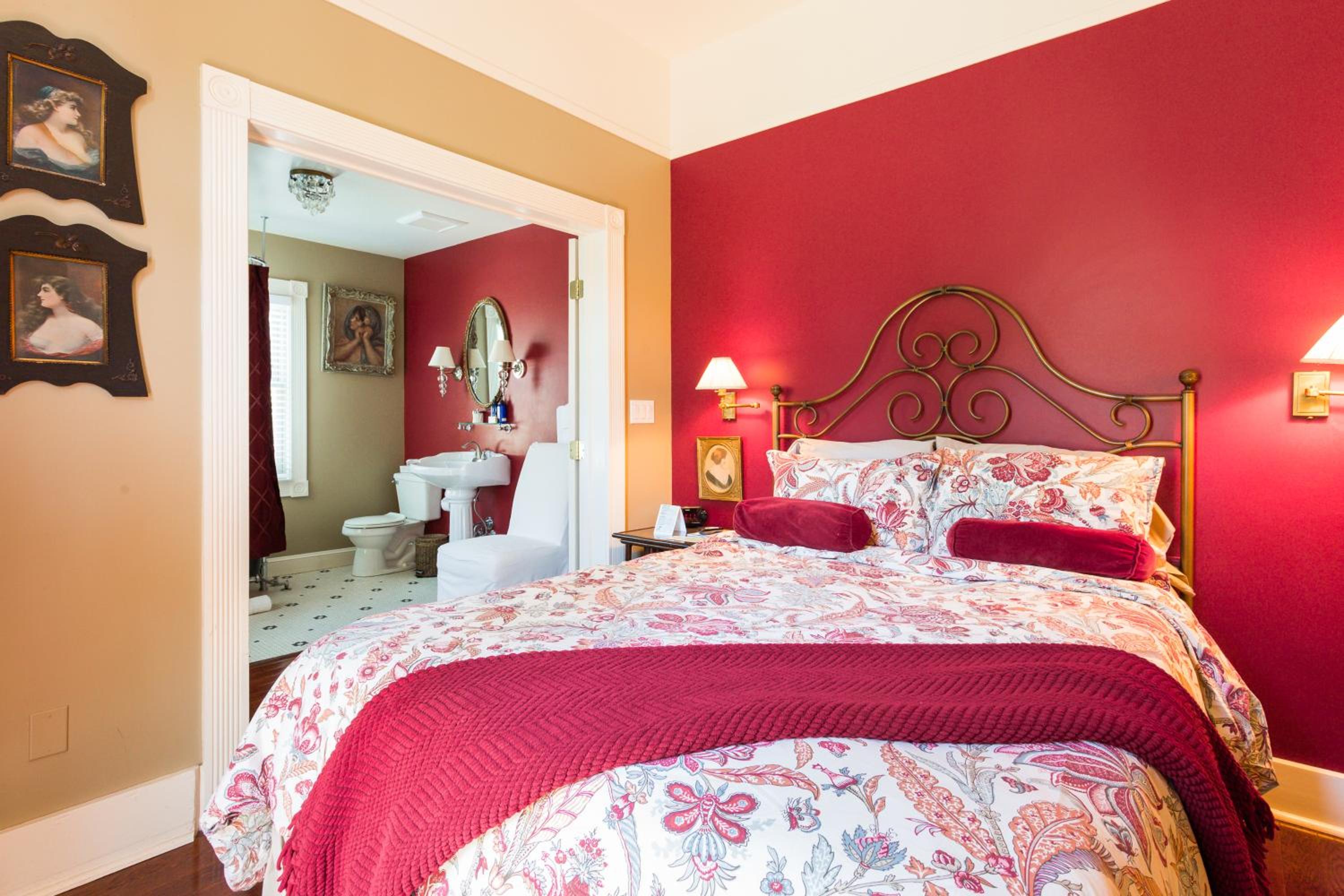 Bordello Room - Photo 1