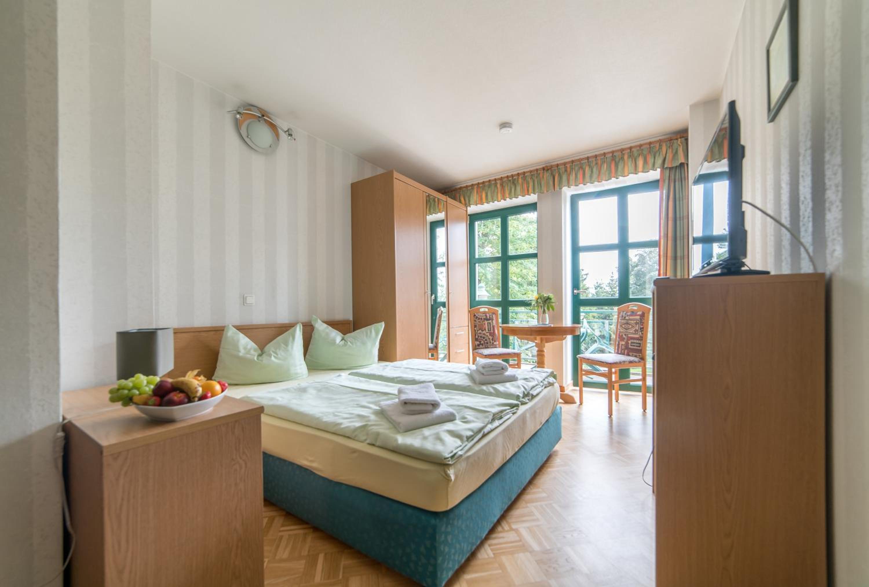Small Apartment (1 Room)