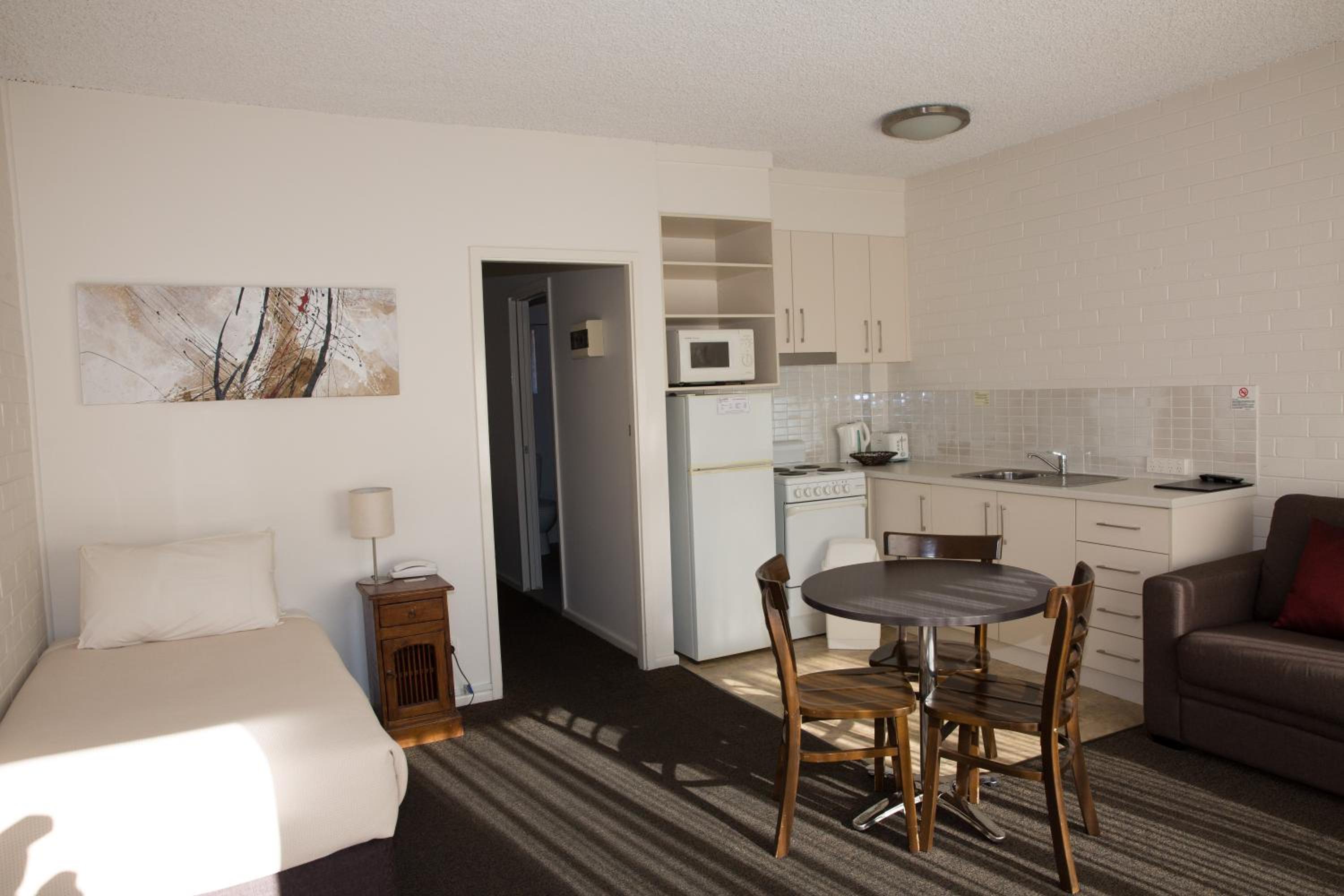 One-Bedroom Apartment photo 2
