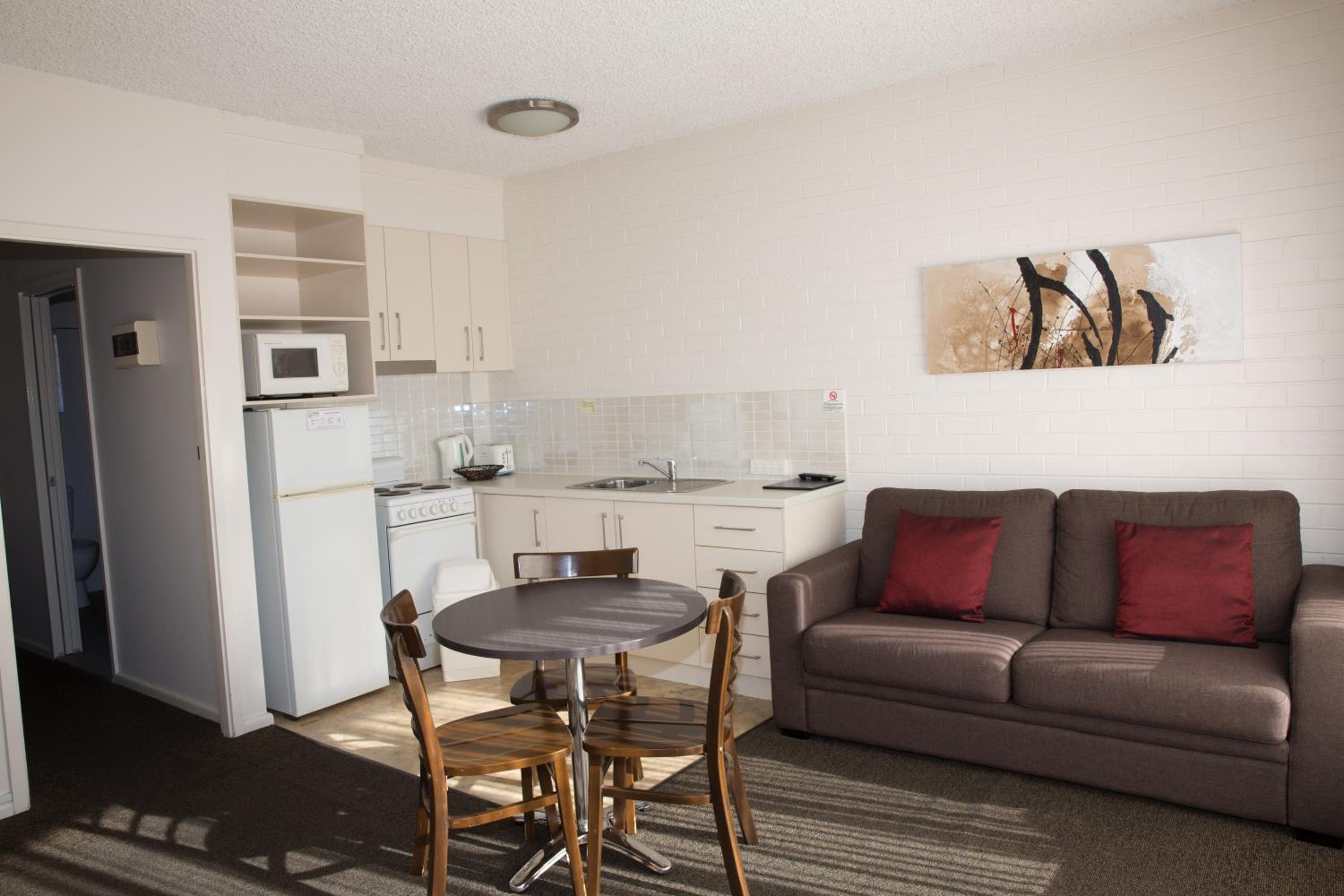 One-Bedroom Apartment photo 1
