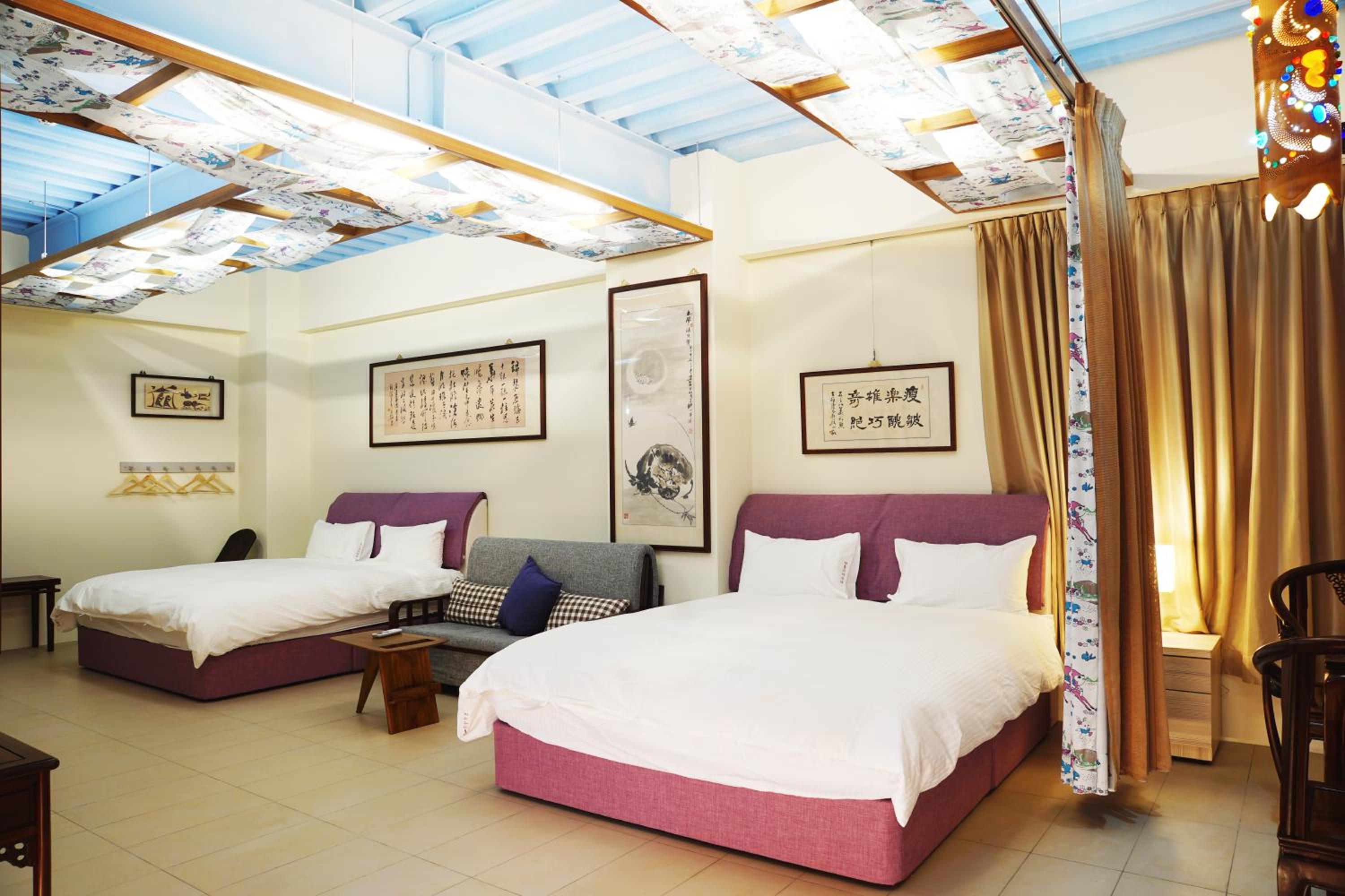 Quadruple Room with Private Bathroom photo 1