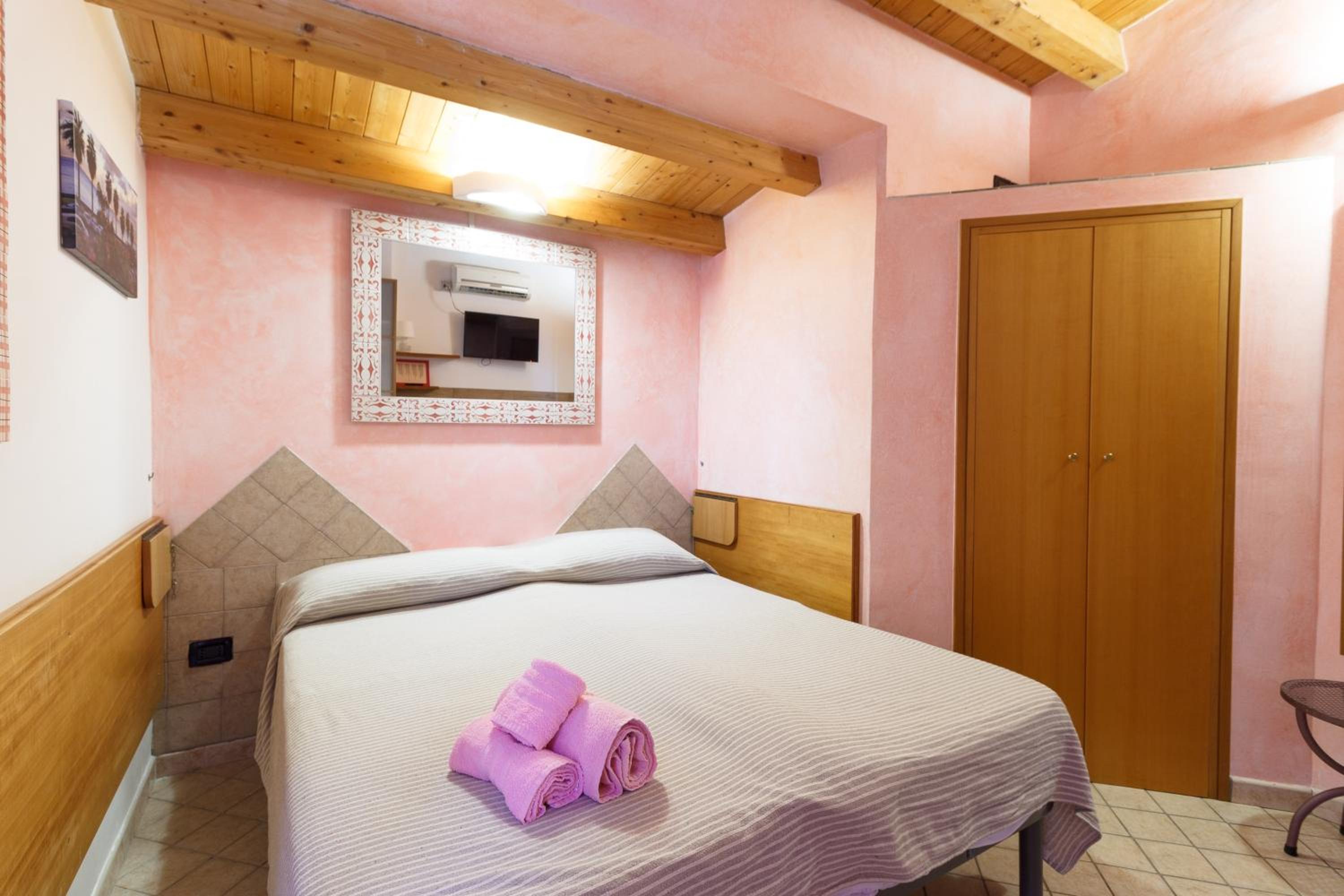 Budget Double Room photo 1