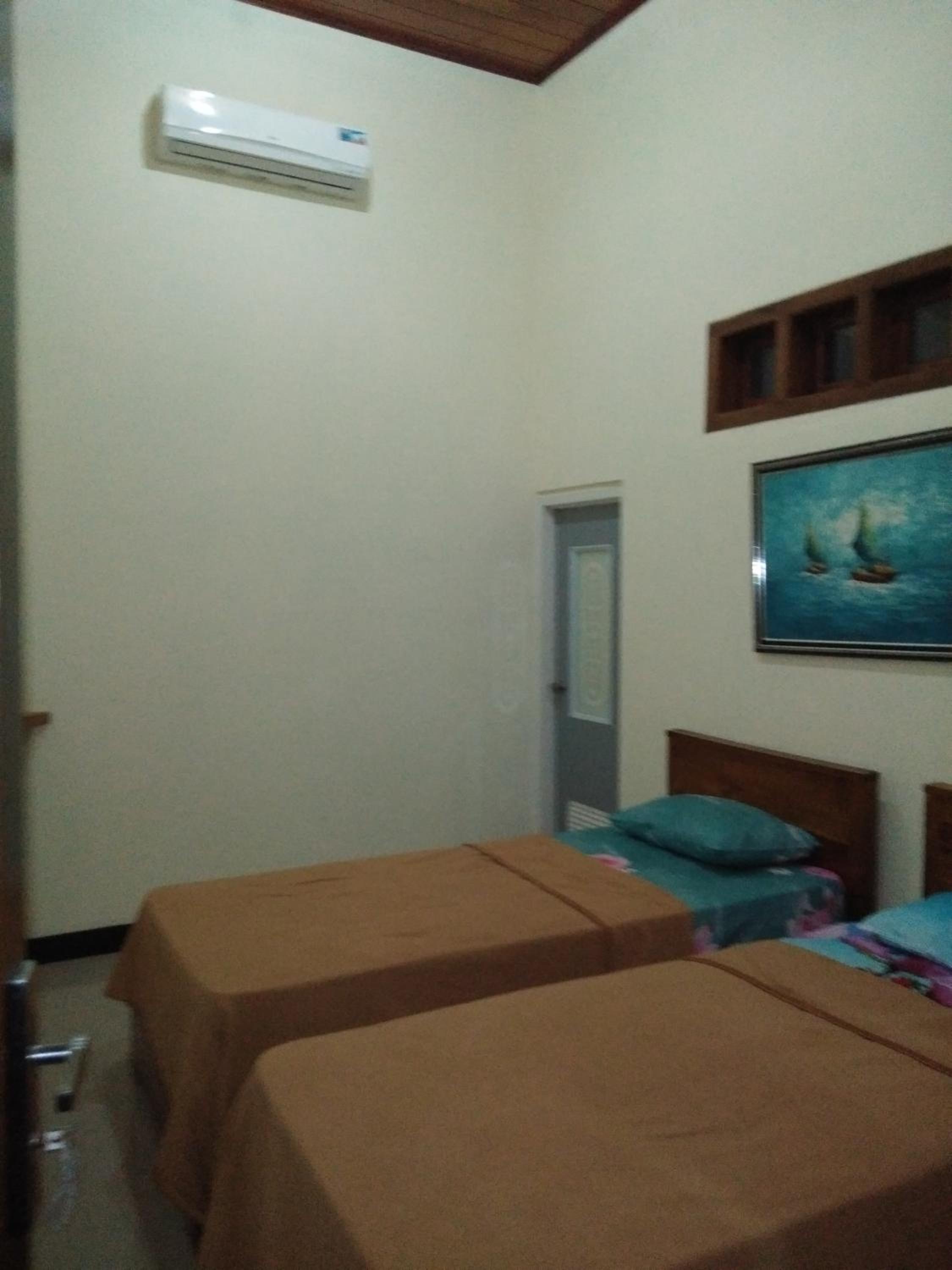 Budget Twin Room photo 3