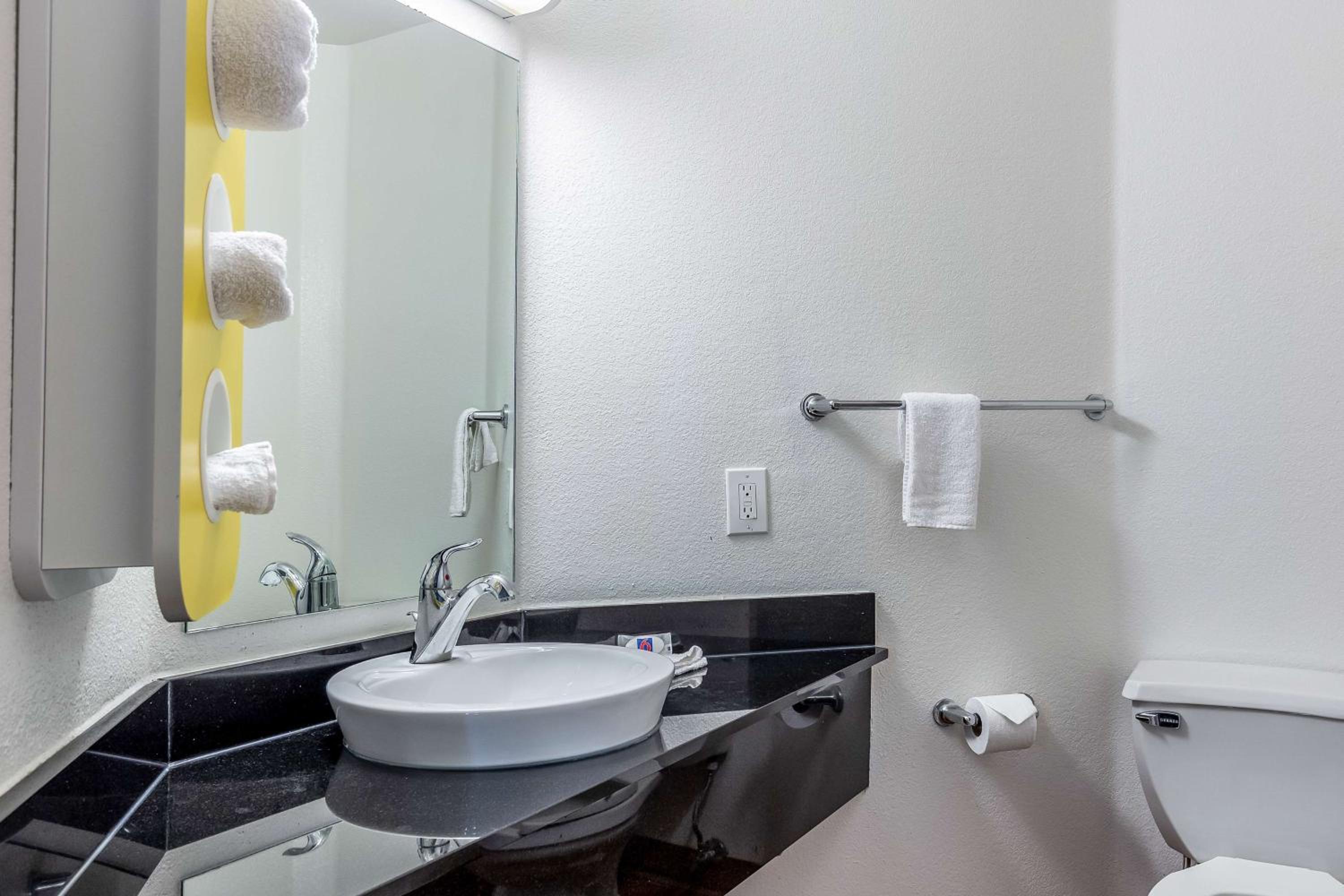 Deluxe Quadruple Room - Non-Smoking photo 2
