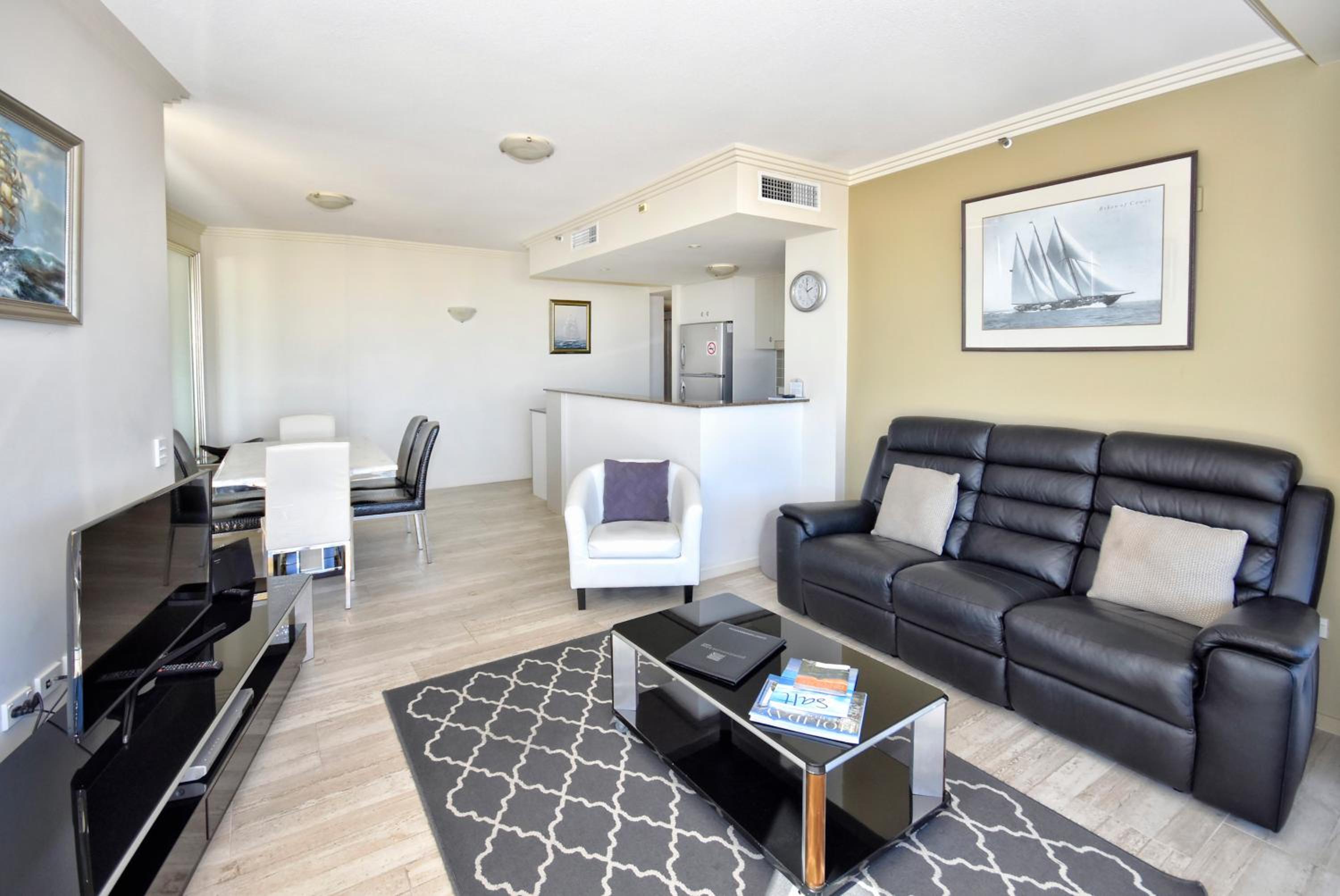 Three-Bedroom Apartment - Photo 6