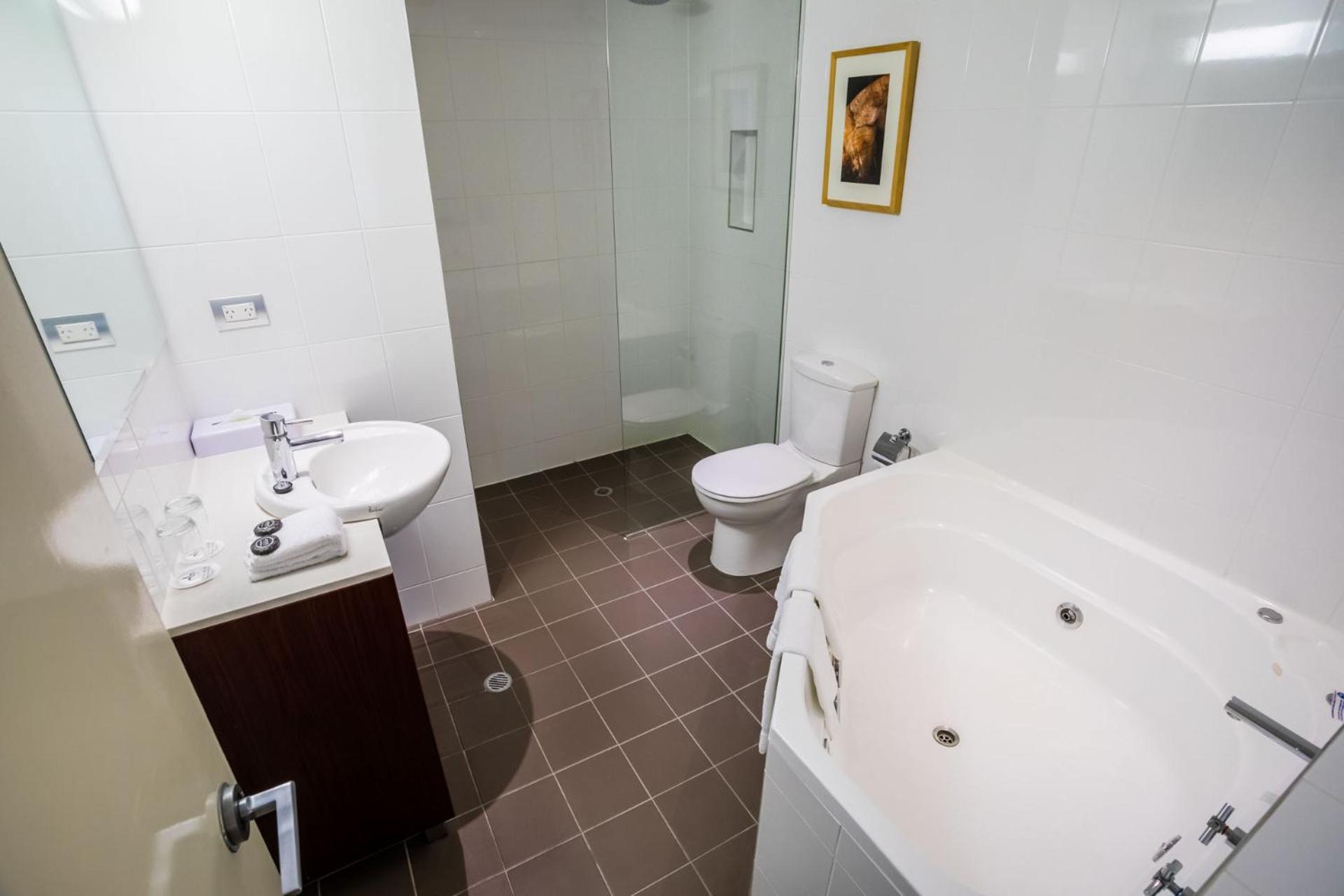 Riverview Spa Suite - Photo 2