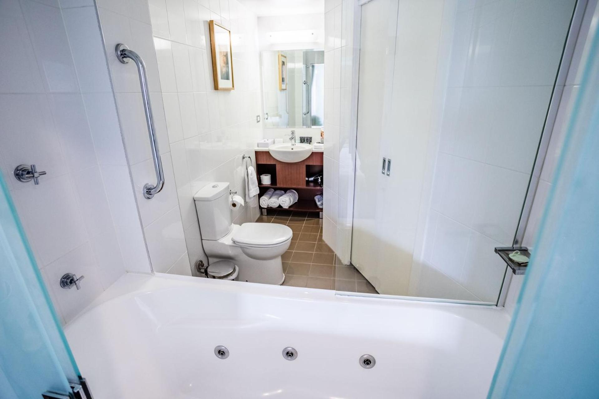 Two-Bedroom Apartment with Balcony - Photo 7