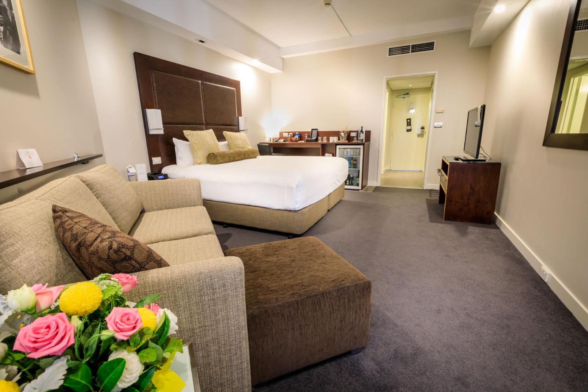 Courtyard Twin Room with Balcony - Photo 1
