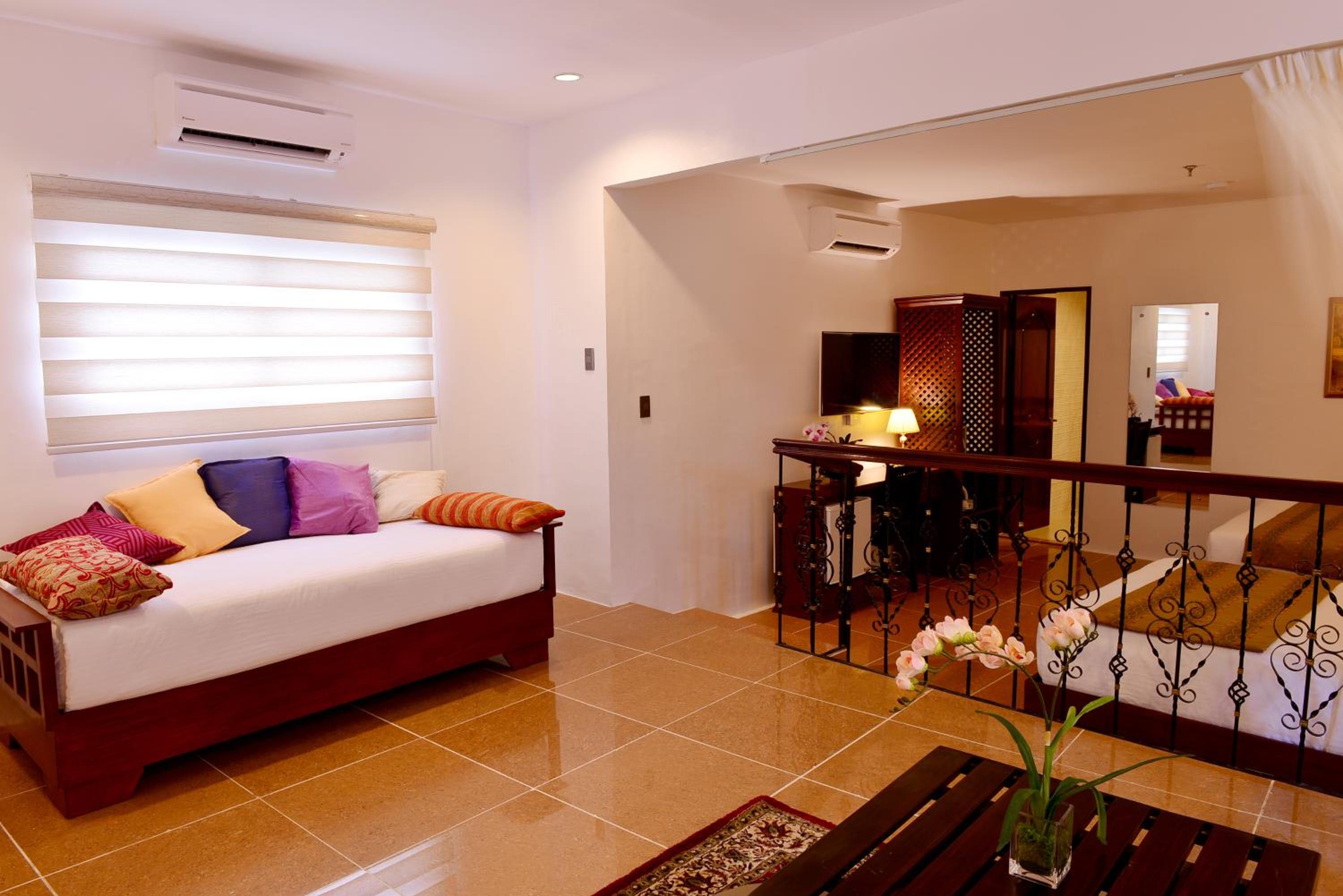 Premier Suite - Photo 5